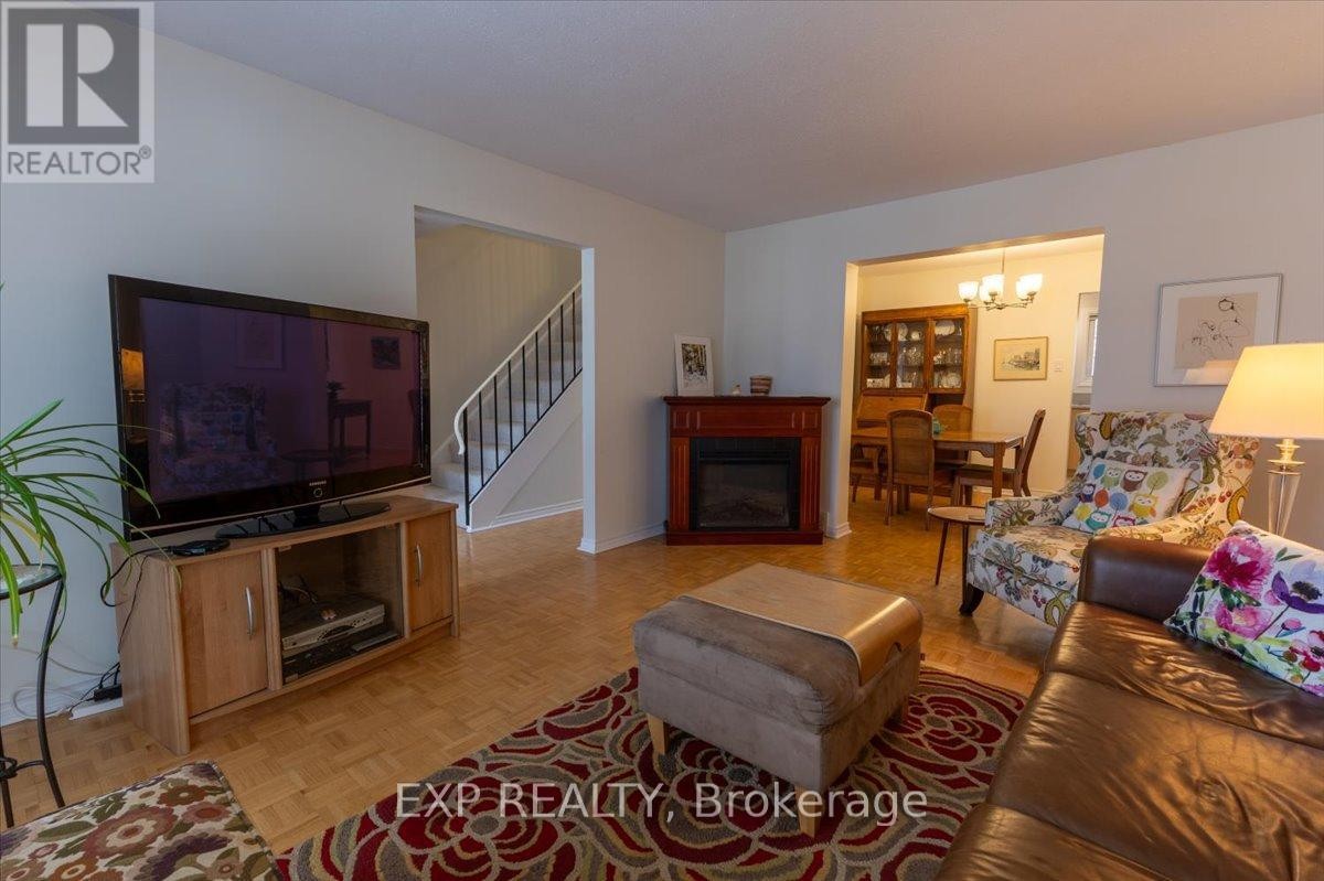 












422 KINTYRE PRIVATE

,
Ottawa,




Ontario
K2C3M7

