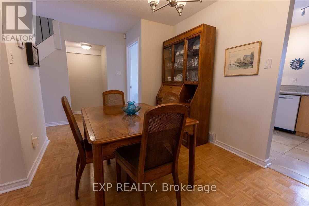 












422 KINTYRE PRIVATE

,
Ottawa,




Ontario
K2C3M7

