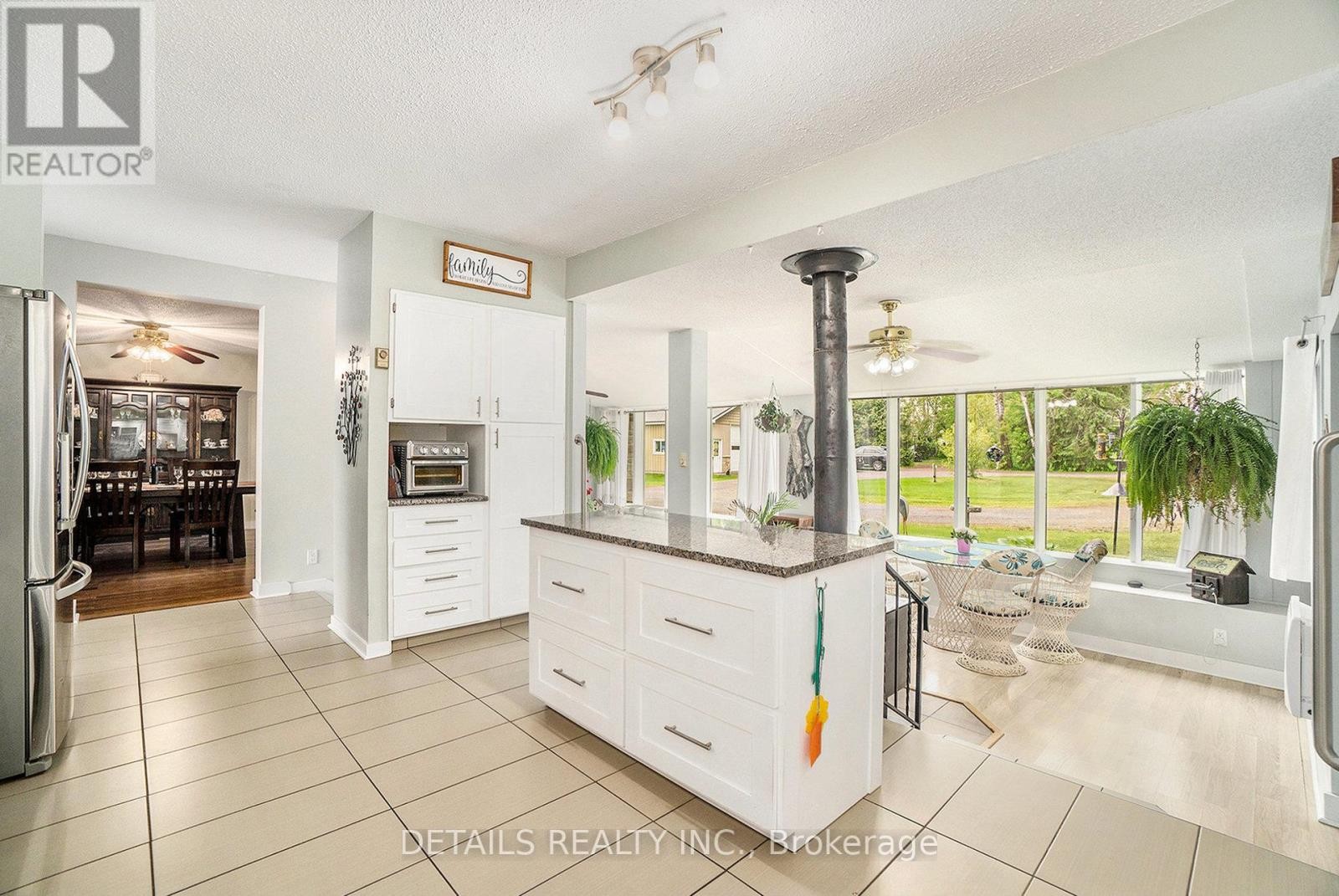 












899 CONCESSION ROAD

,
Alfred and Plantagenet,




Ontario
K0B1L0

