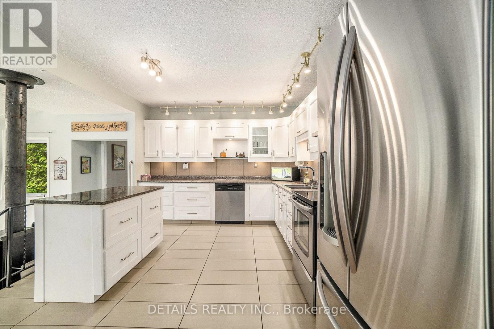 












899 CONCESSION ROAD

,
Alfred and Plantagenet,




Ontario
K0B1L0

