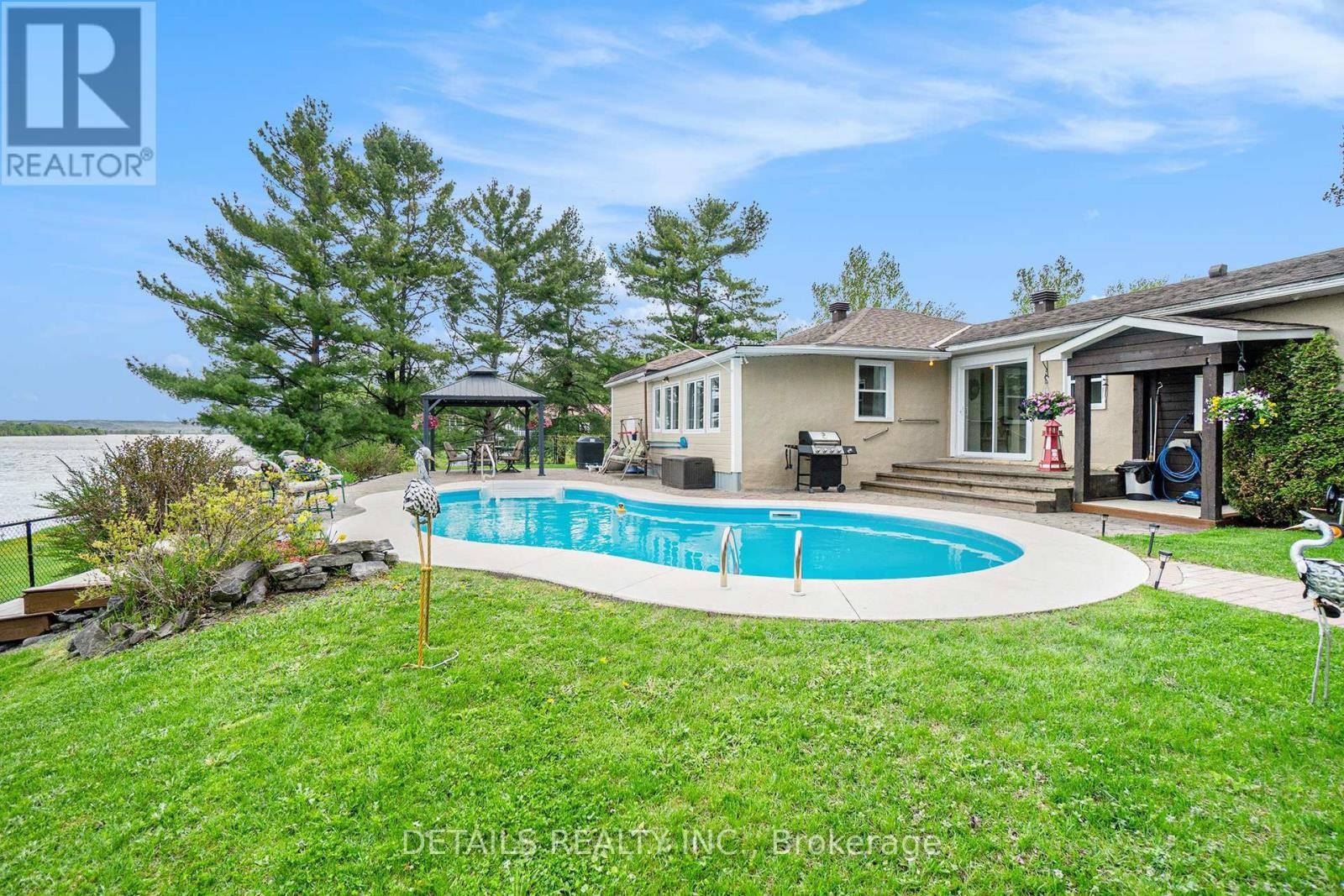 












899 CONCESSION ROAD

,
Alfred and Plantagenet,




Ontario
K0B1L0

