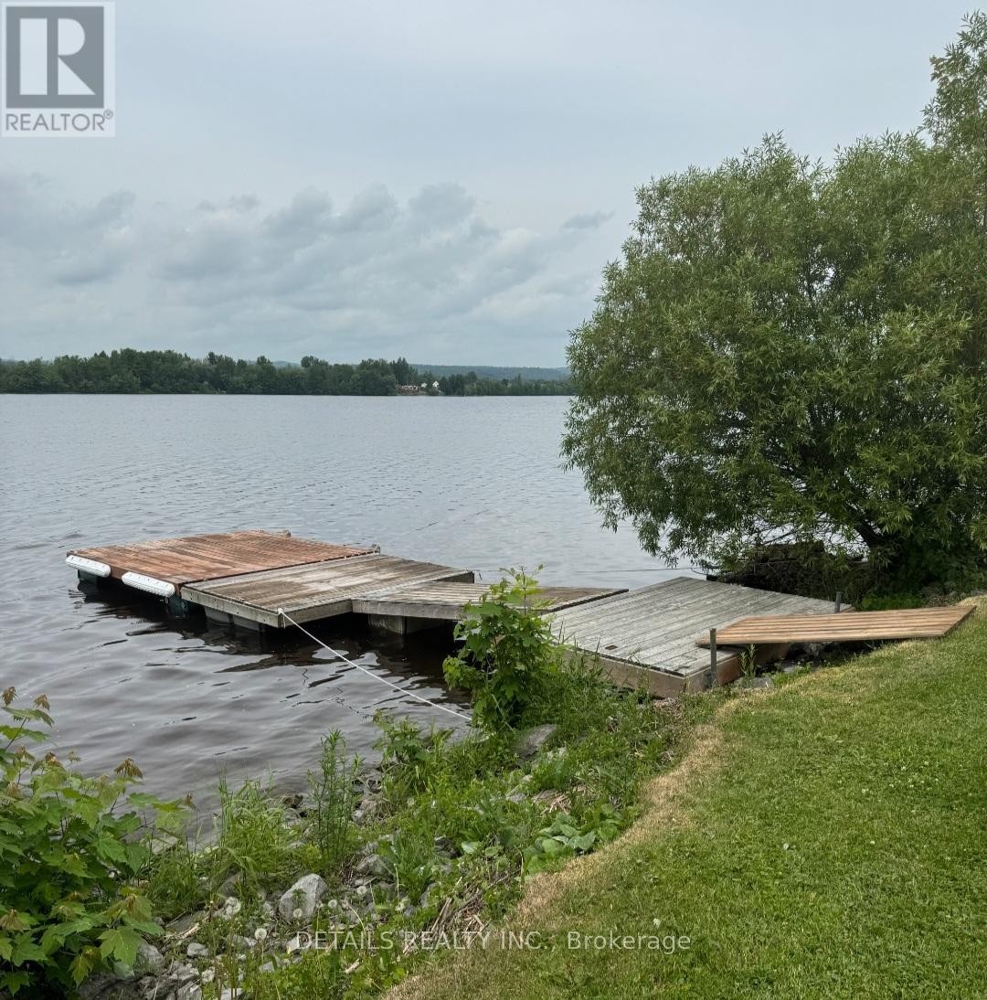 












899 CONCESSION ROAD

,
Alfred and Plantagenet,




Ontario
K0B1L0

