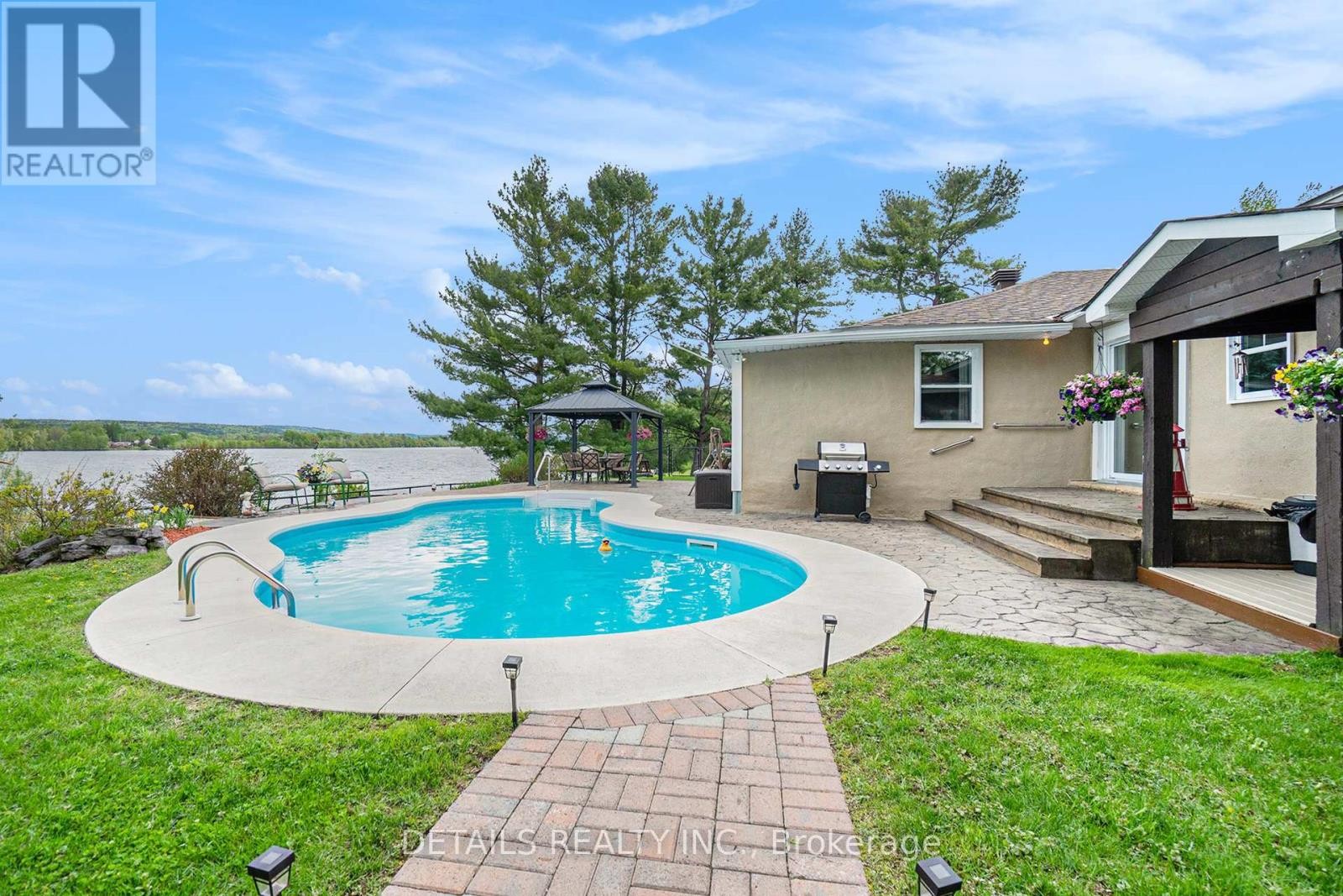












899 CONCESSION ROAD

,
Alfred and Plantagenet,




Ontario
K0B1L0

