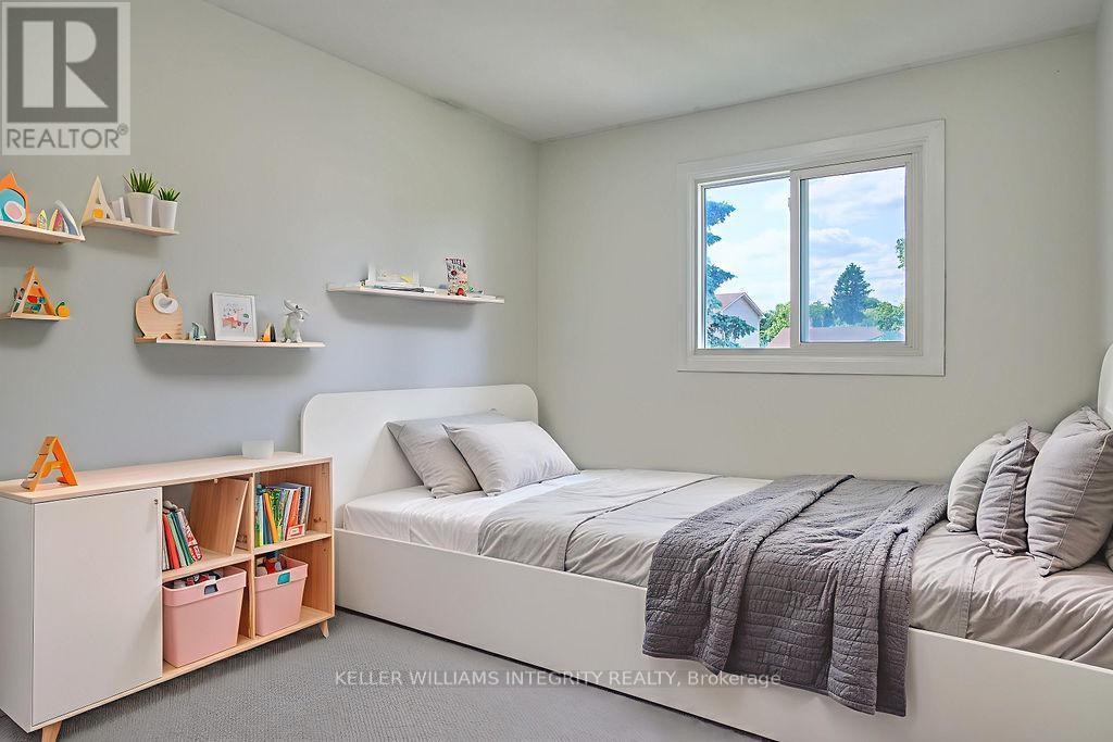 












77 SEABROOKE DRIVE

,
Ottawa,




Ontario
K2L2K4

