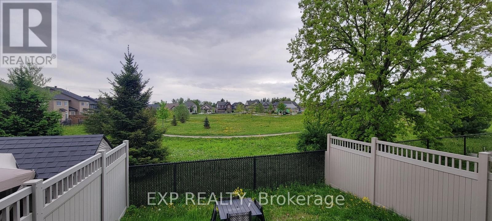












647 SUNBURST STREET

,
Ottawa,




Ontario
K1T0L1

