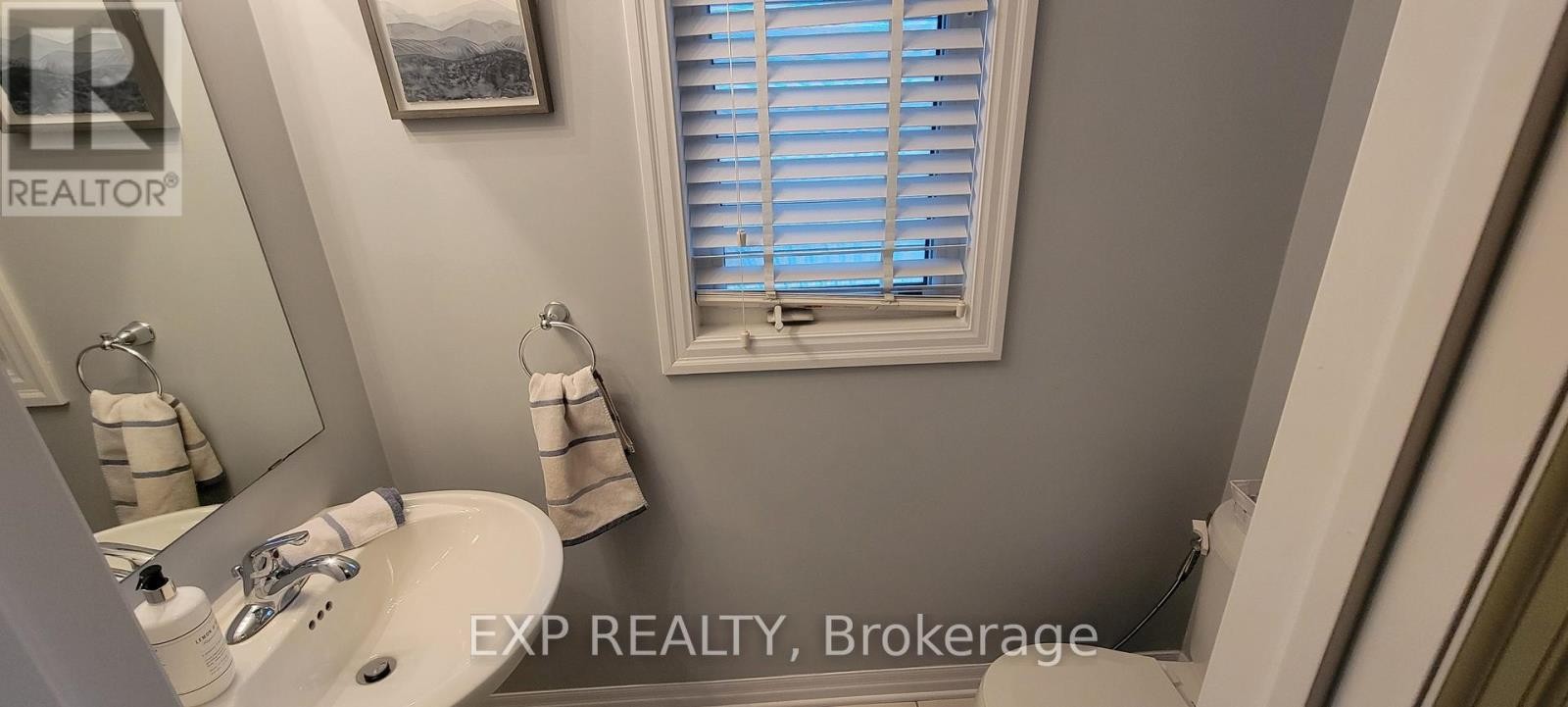 












647 SUNBURST STREET

,
Ottawa,




Ontario
K1T0L1

