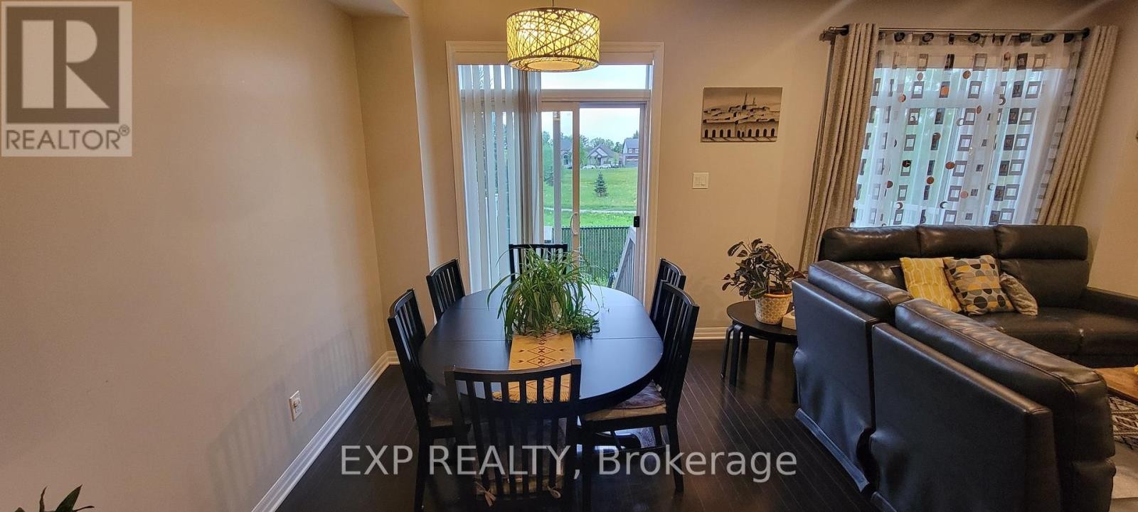 












647 SUNBURST STREET

,
Ottawa,




Ontario
K1T0L1

