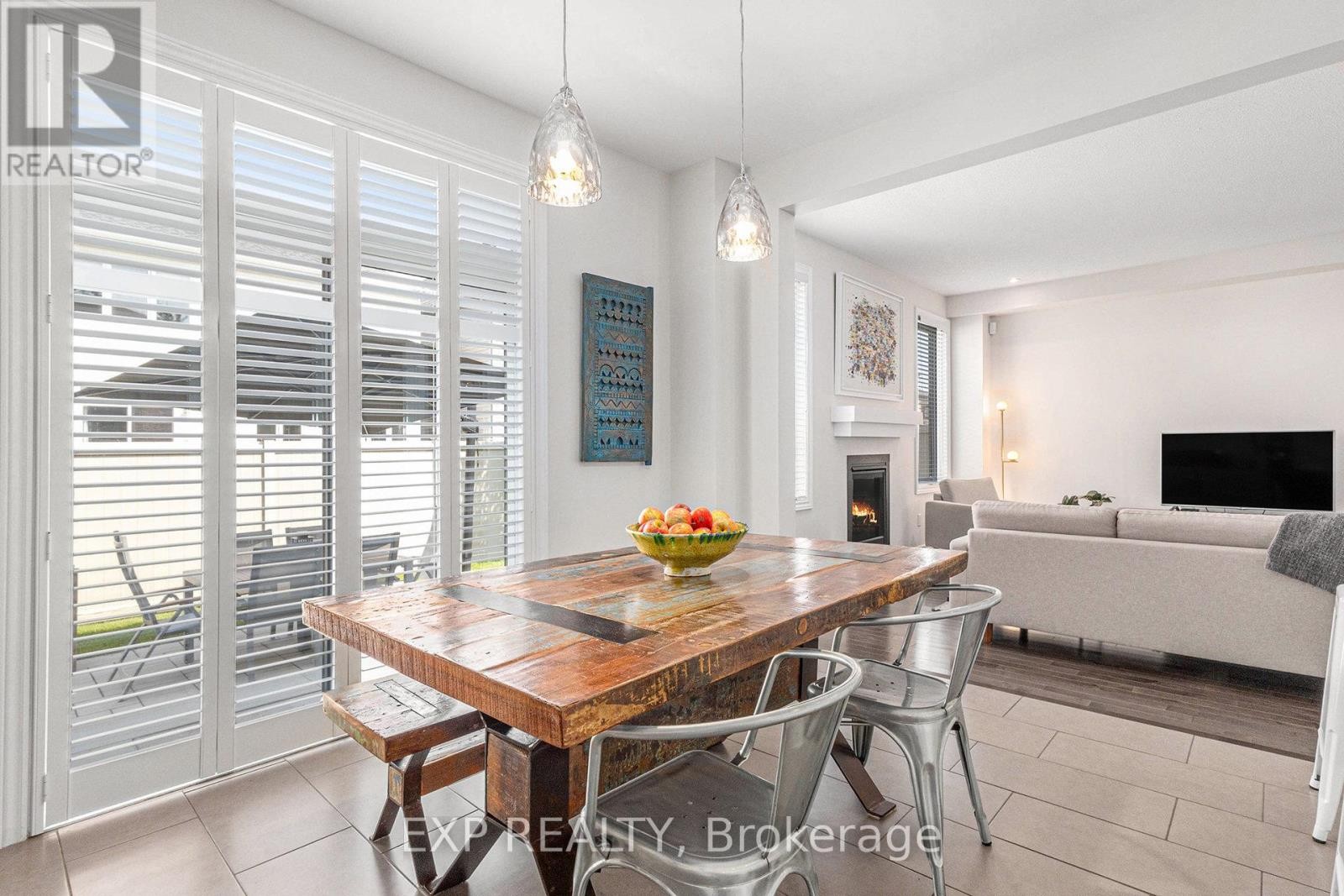 












304 LOCUST RIDGE

,
Ottawa,




Ontario
K1W0J3

