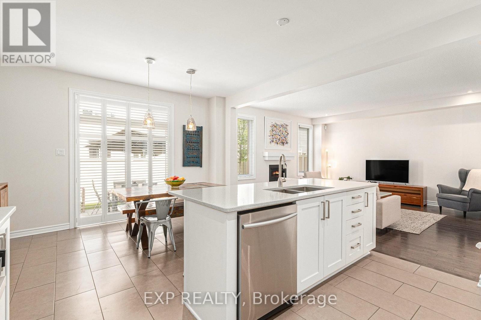 












304 LOCUST RIDGE

,
Ottawa,




Ontario
K1W0J3

