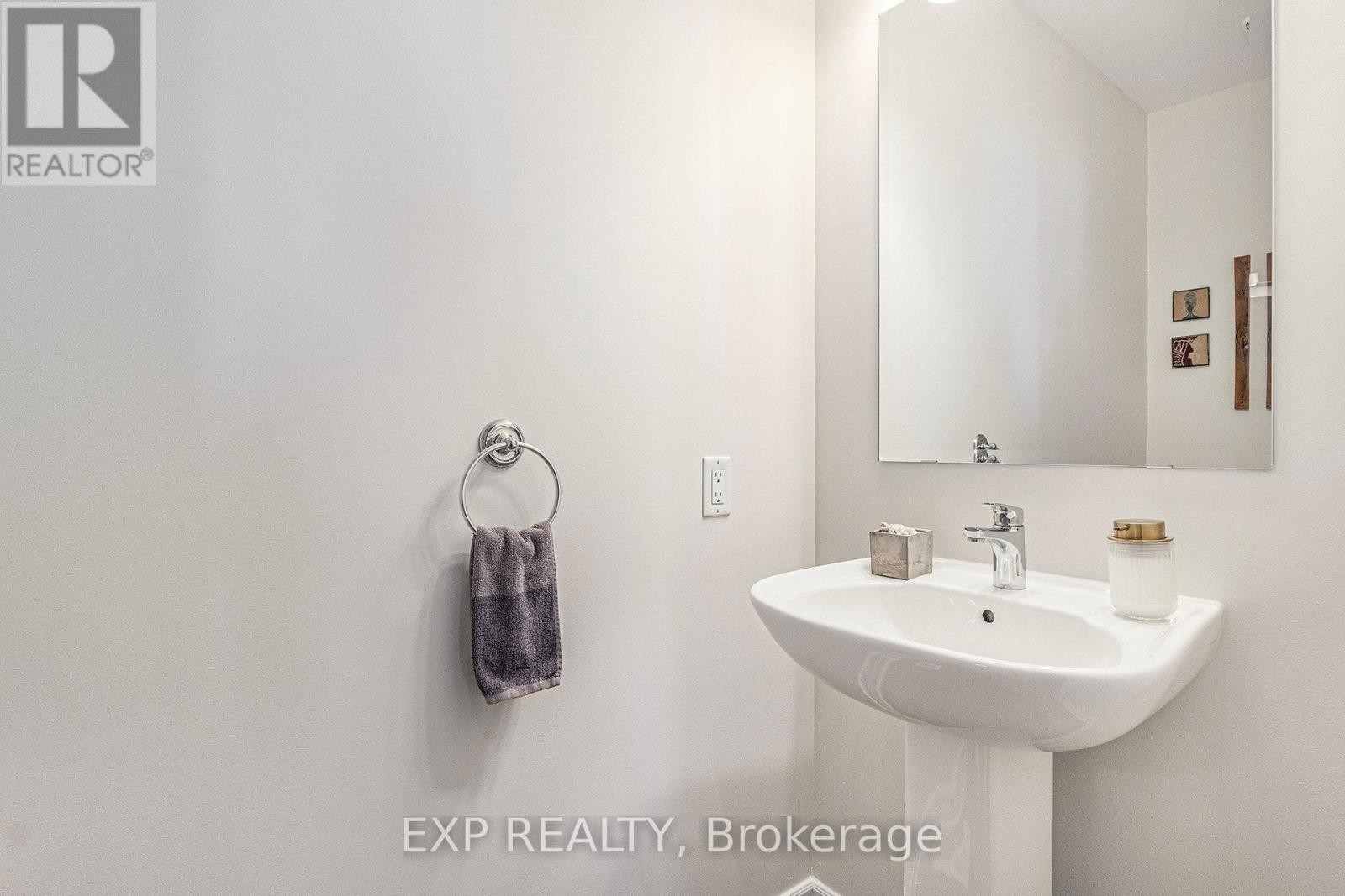 












304 LOCUST RIDGE

,
Ottawa,




Ontario
K1W0J3


