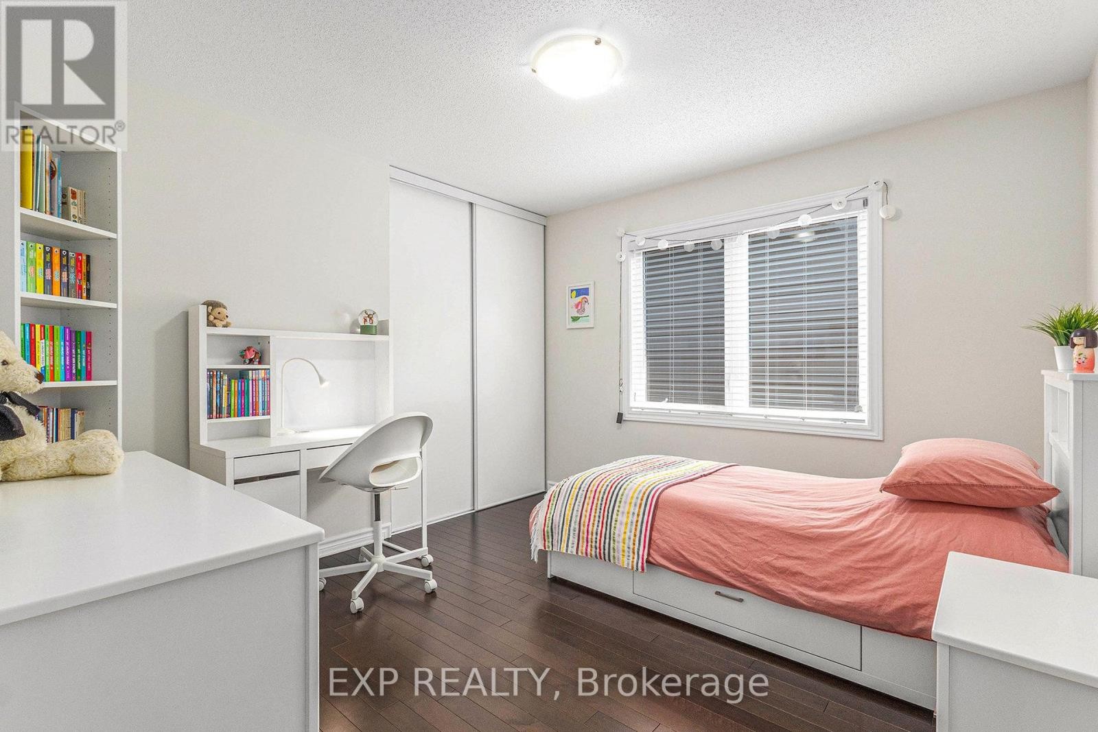 












304 LOCUST RIDGE

,
Ottawa,




Ontario
K1W0J3

