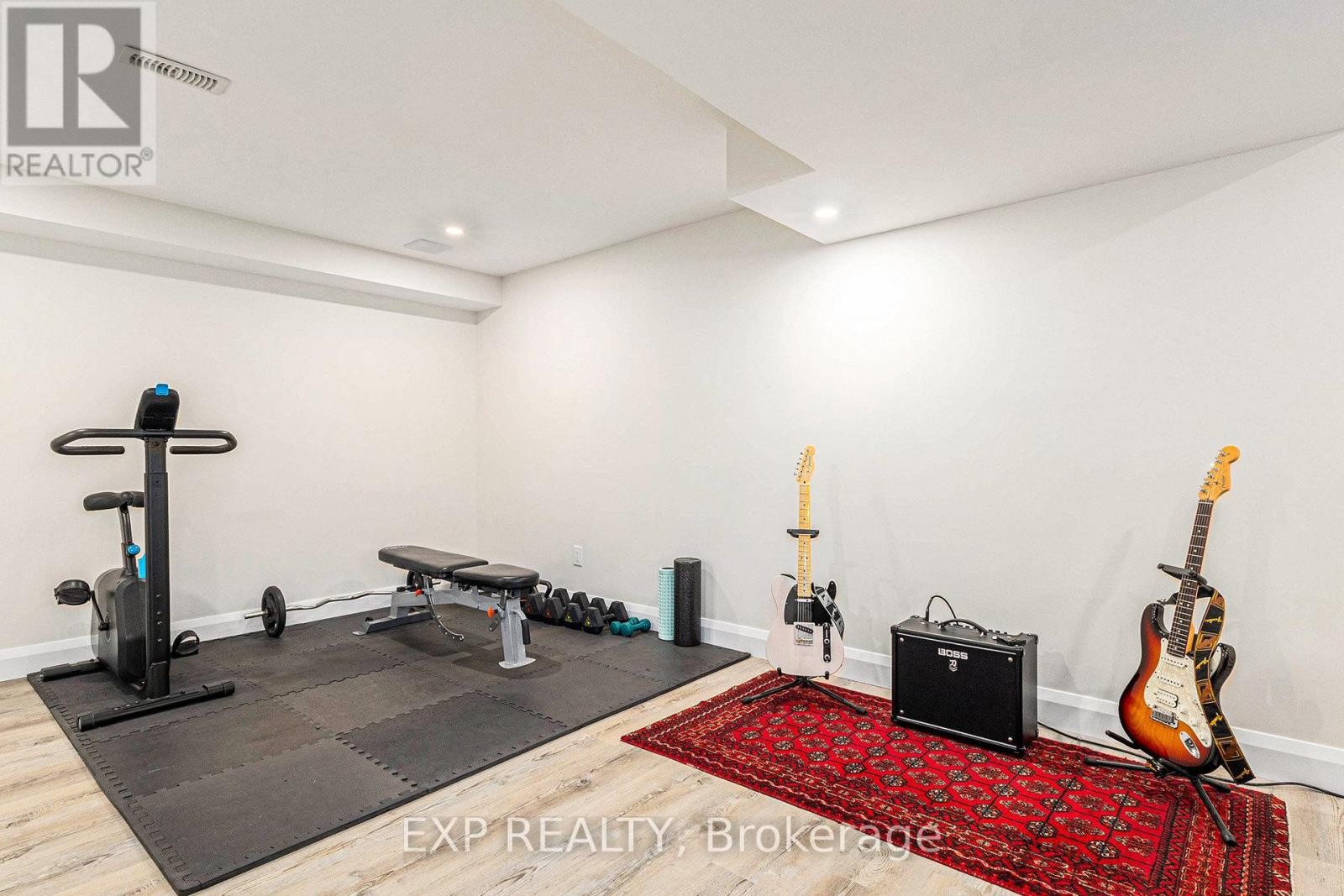 












304 LOCUST RIDGE

,
Ottawa,




Ontario
K1W0J3

