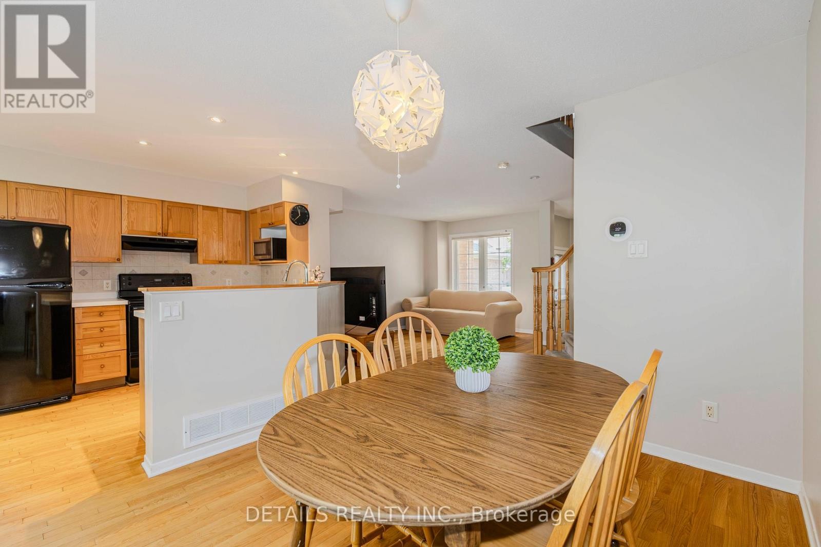 












64 SCOUT STREET

,
Ottawa,




Ontario
K2C4C4

