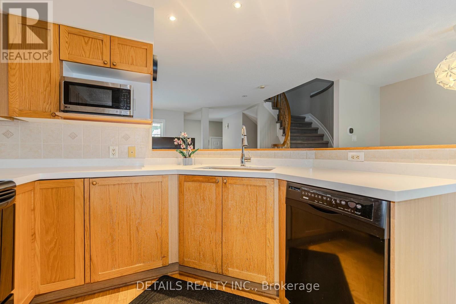 












64 SCOUT STREET

,
Ottawa,




Ontario
K2C4C4

