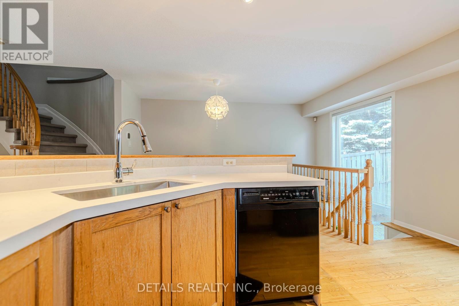 












64 SCOUT STREET

,
Ottawa,




Ontario
K2C4C4

