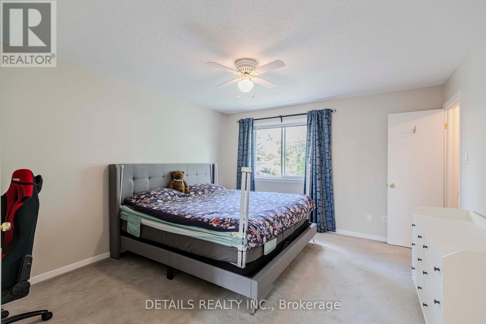 












64 SCOUT STREET

,
Ottawa,




Ontario
K2C4C4

