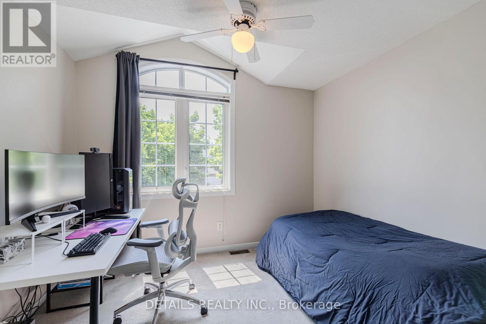 












64 SCOUT STREET

,
Ottawa,




Ontario
K2C4C4

