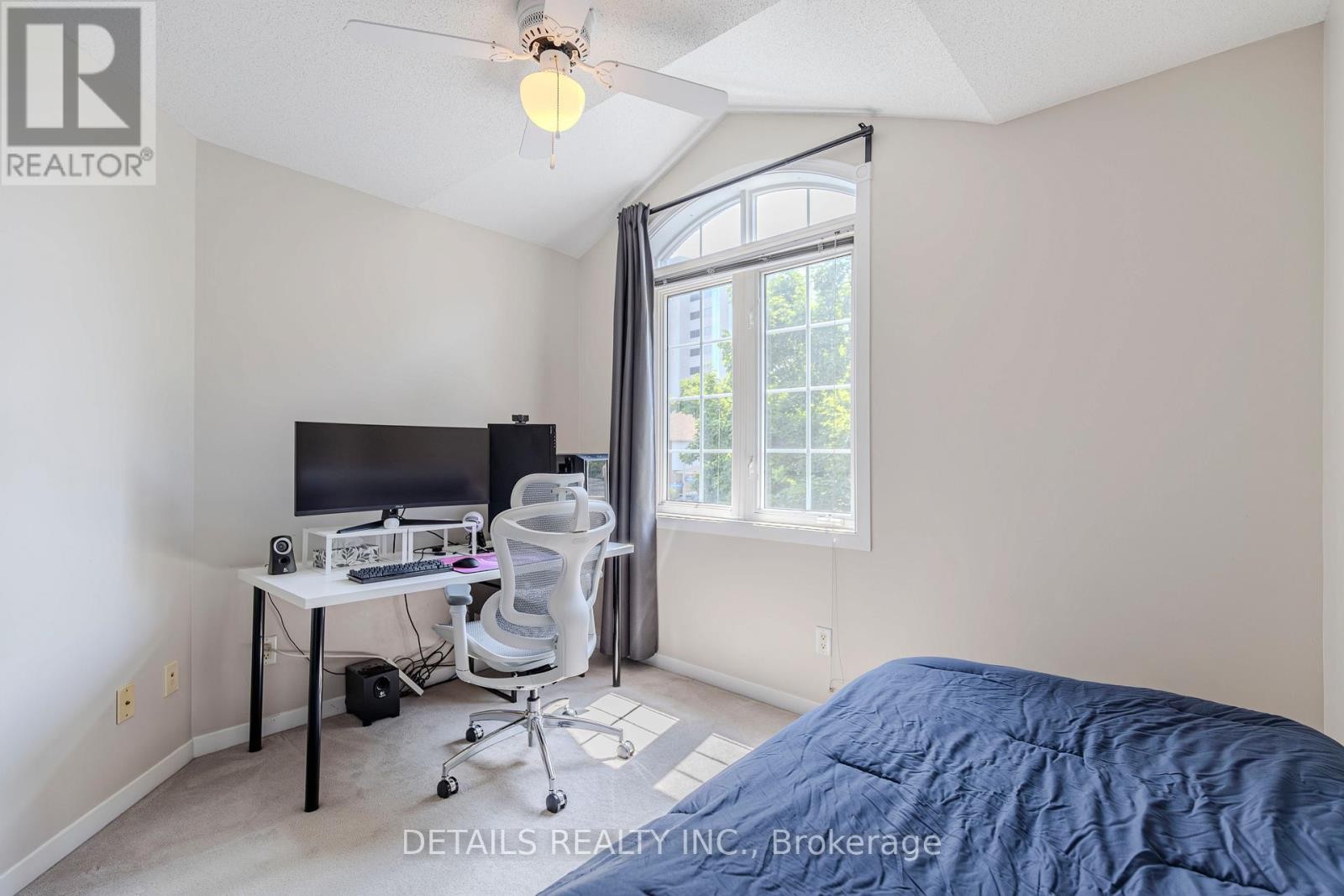 












64 SCOUT STREET

,
Ottawa,




Ontario
K2C4C4

