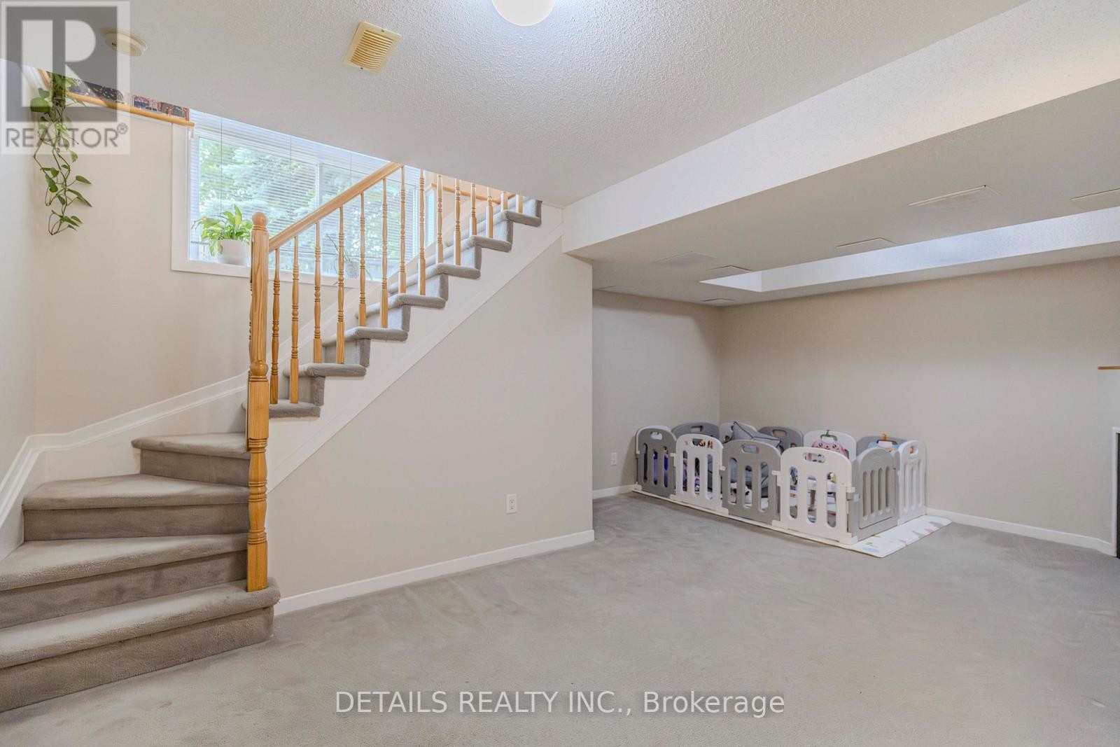 












64 SCOUT STREET

,
Ottawa,




Ontario
K2C4C4

