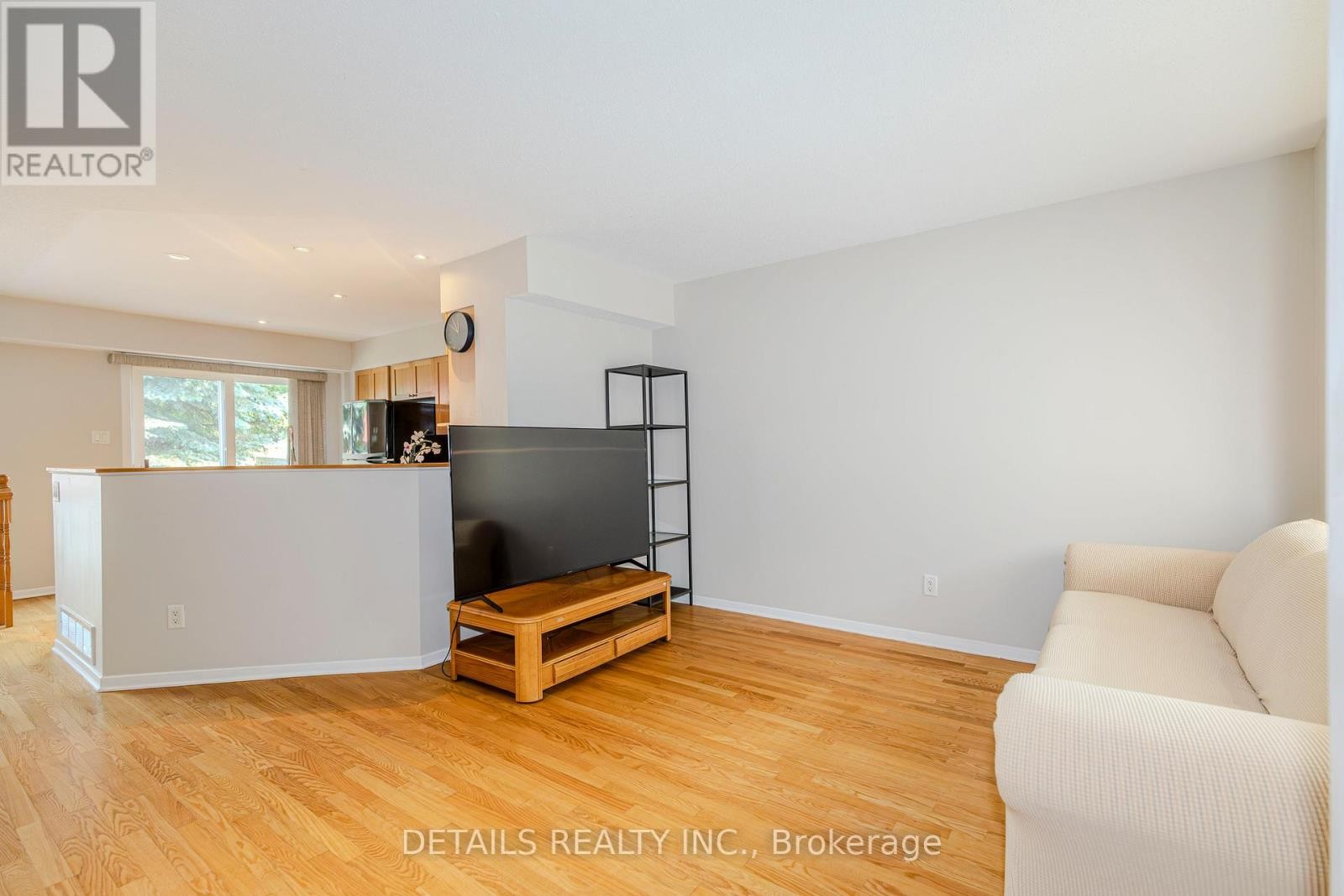 












64 SCOUT STREET

,
Ottawa,




Ontario
K2C4C4

