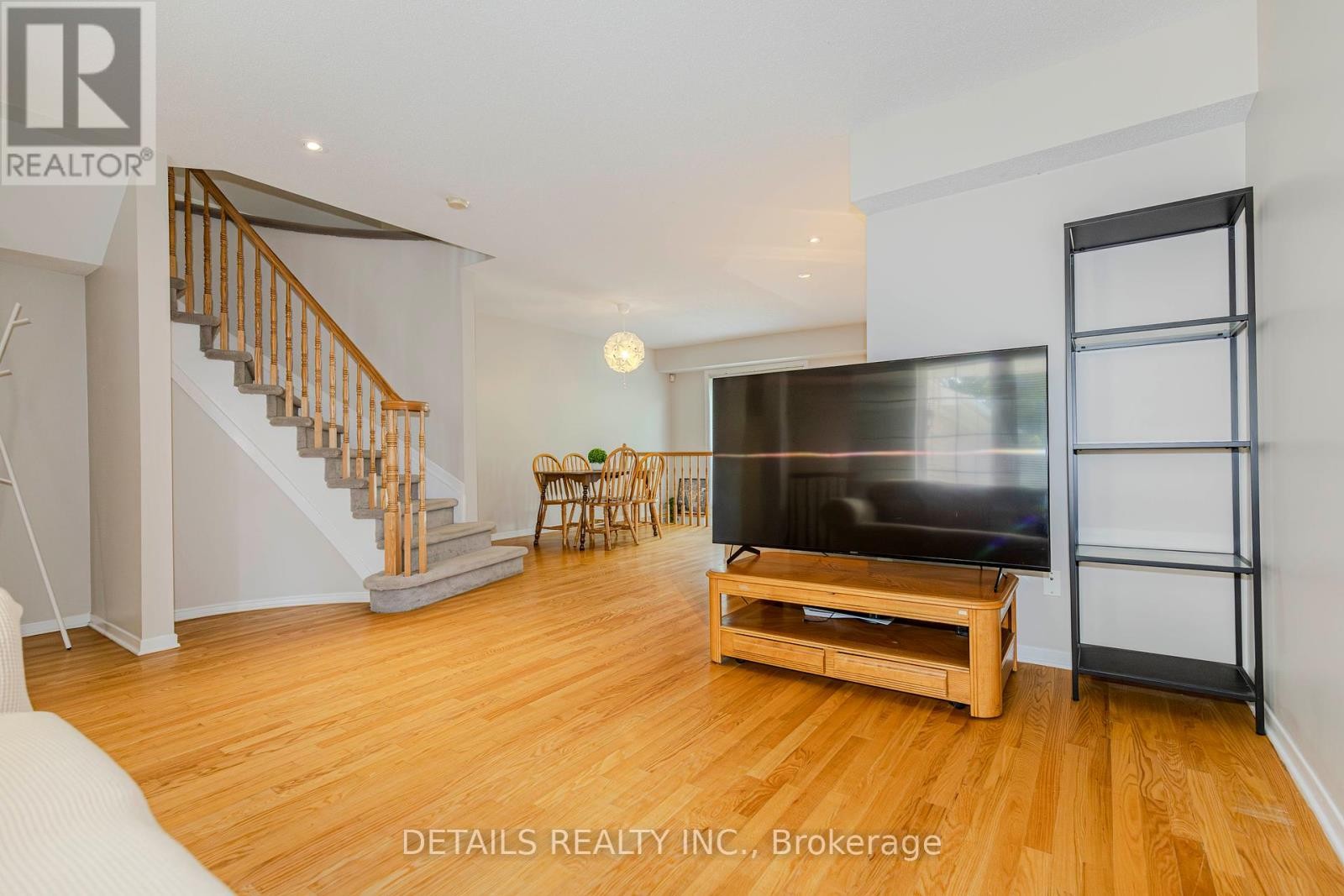 












64 SCOUT STREET

,
Ottawa,




Ontario
K2C4C4

