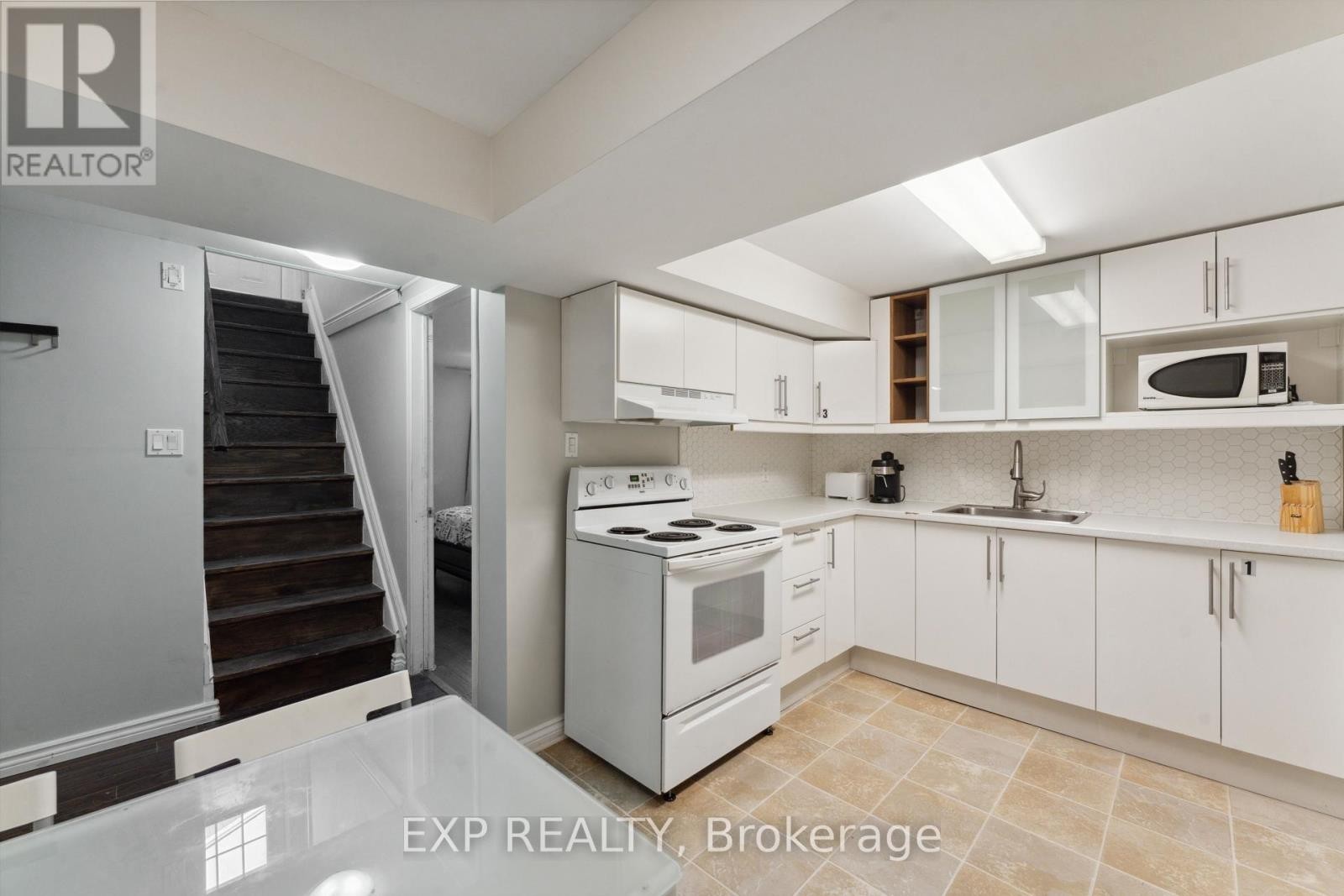 












1416 FISHER AVENUE

,
Ottawa,




Ontario
K2C1X2

