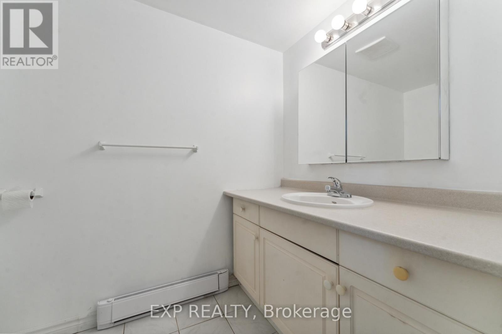 












1416 FISHER AVENUE

,
Ottawa,




Ontario
K2C1X2

