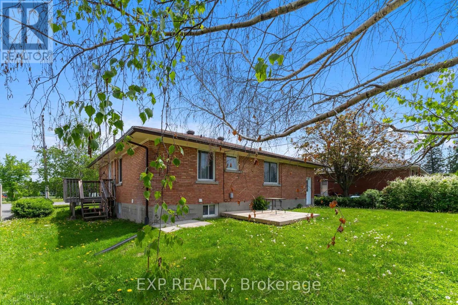 












1416 FISHER AVENUE

,
Ottawa,




Ontario
K2C1X2


