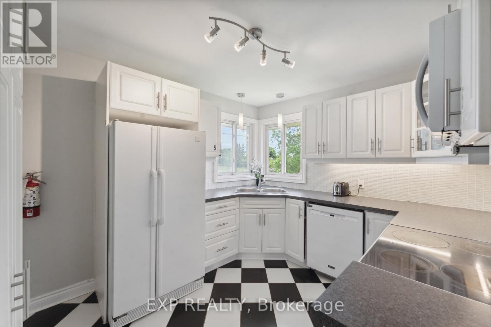 












1416 FISHER AVENUE

,
Ottawa,




Ontario
K2C1X2

