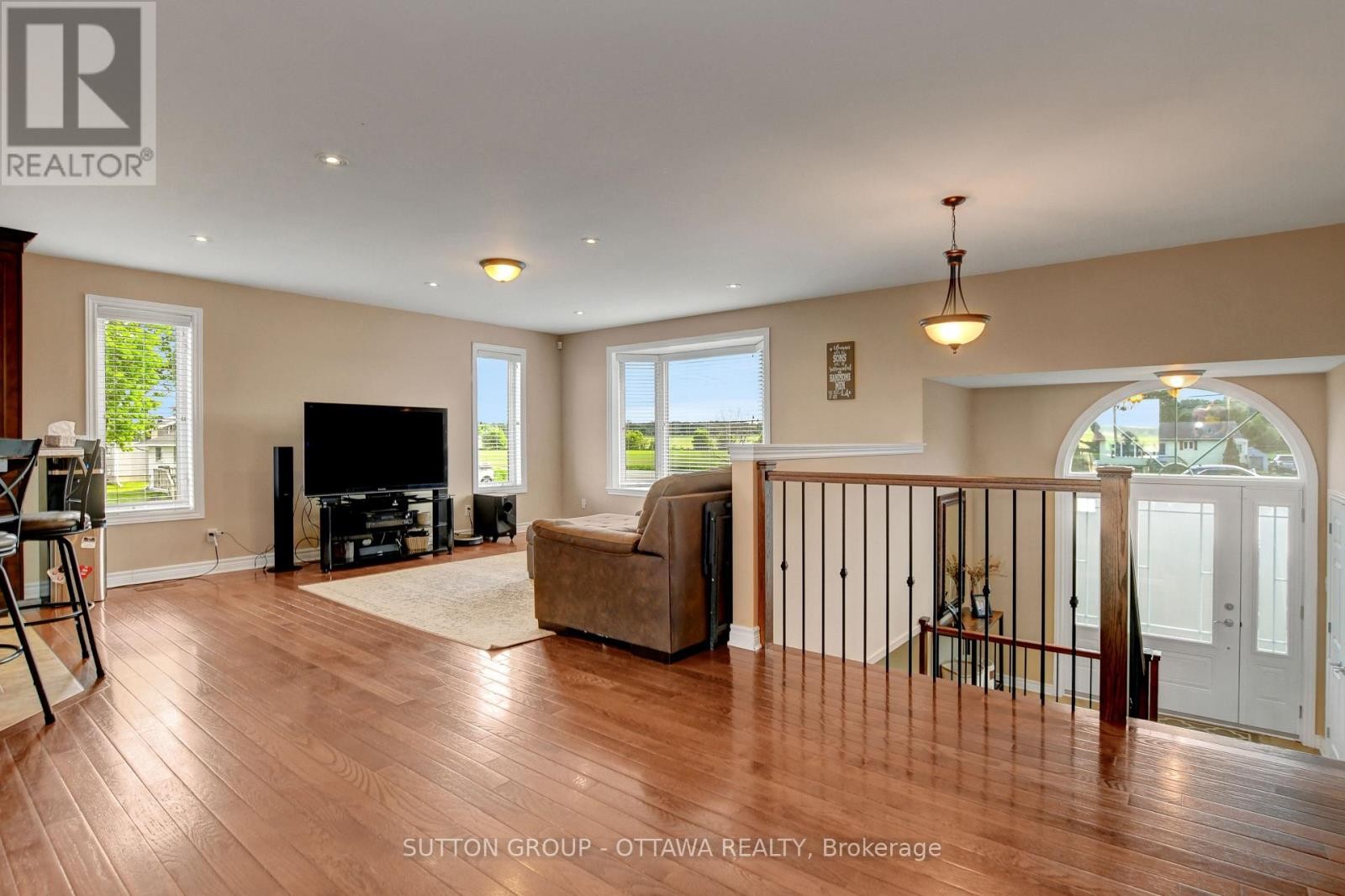 












1887 CHAMPLAIN STREET

,
Clarence-Rockland,




Ontario
K0A1N0

