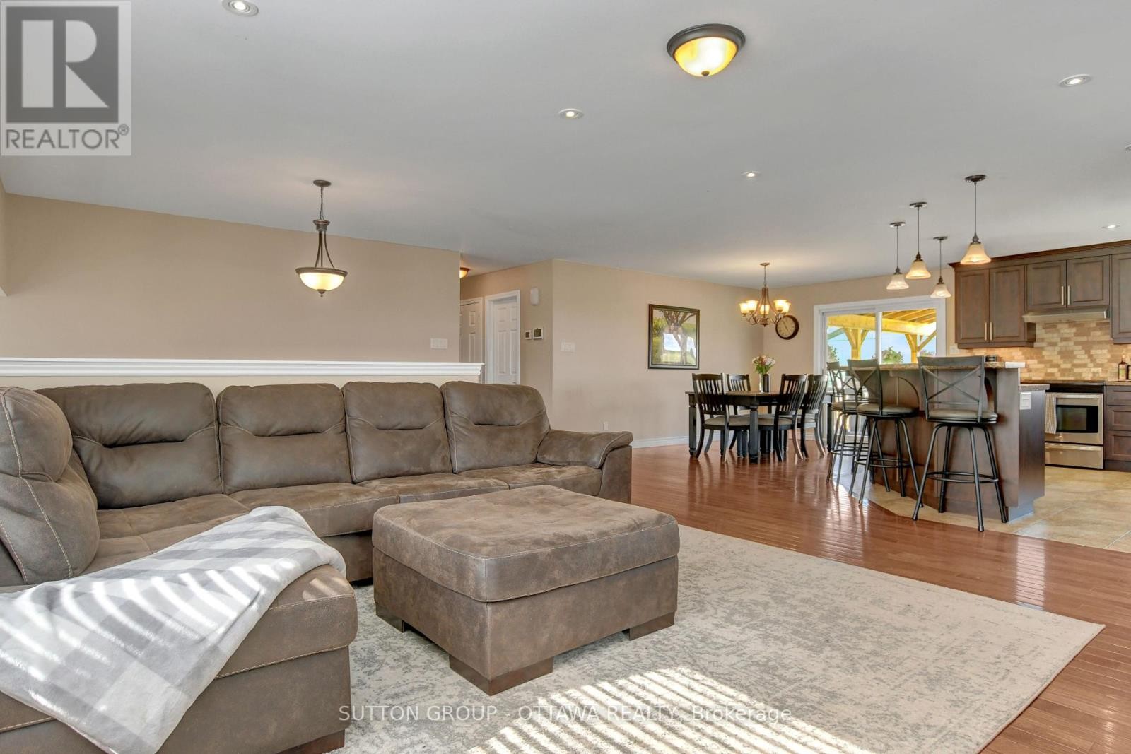 












1887 CHAMPLAIN STREET

,
Clarence-Rockland,




Ontario
K0A1N0

