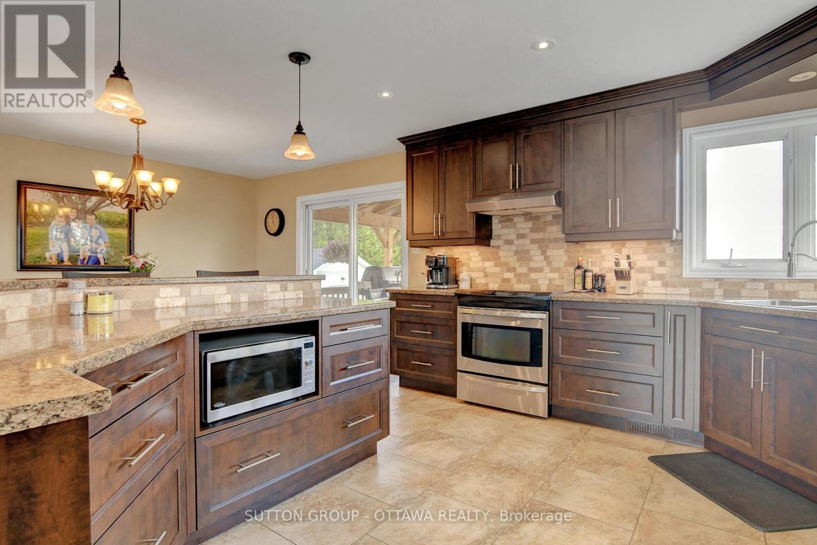












1887 CHAMPLAIN STREET

,
Clarence-Rockland,




Ontario
K0A1N0

