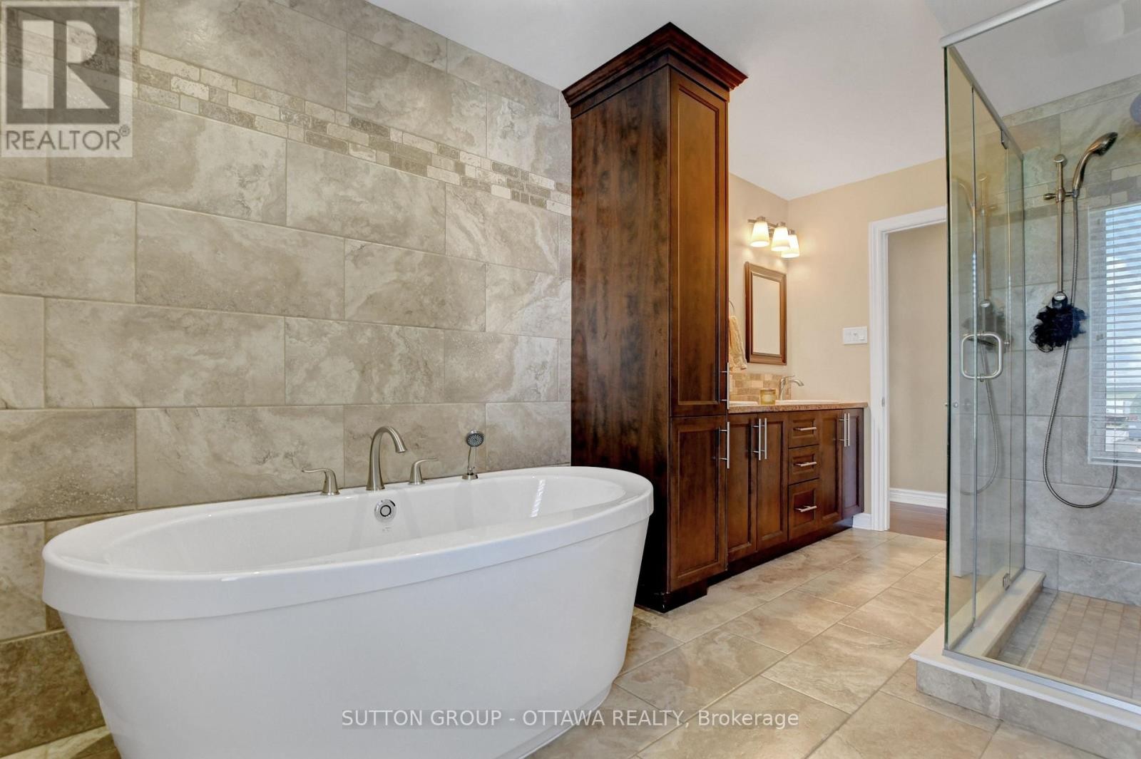 












1887 CHAMPLAIN STREET

,
Clarence-Rockland,




Ontario
K0A1N0

