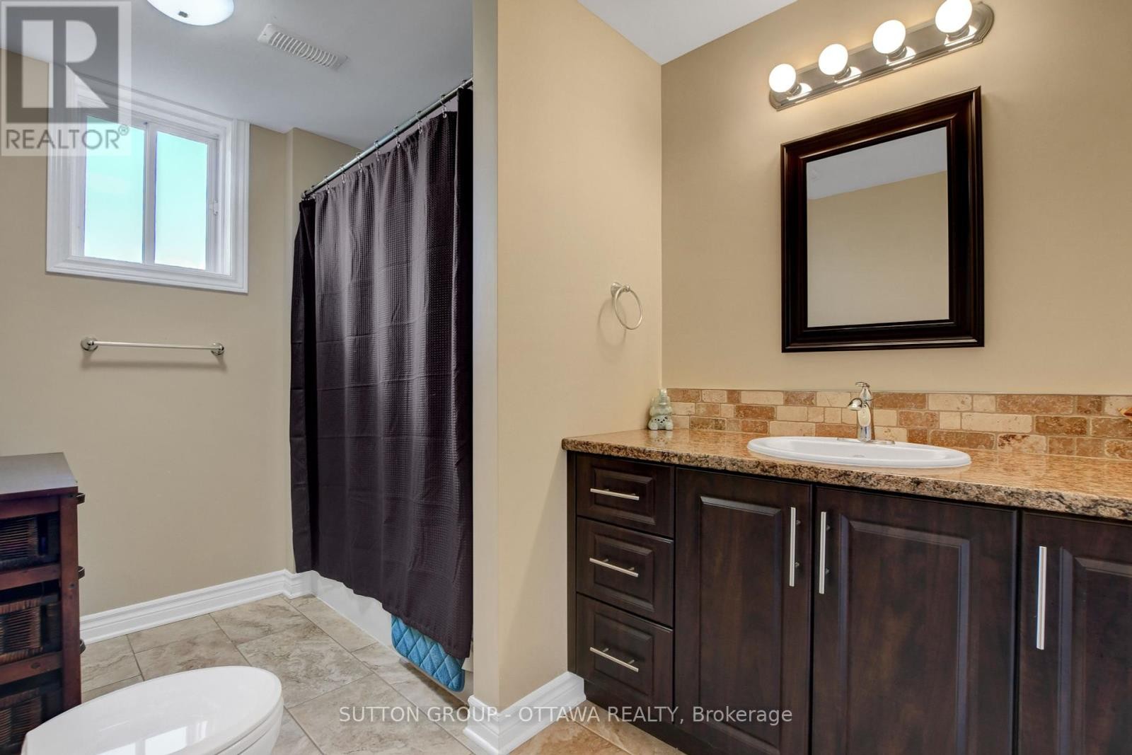 












1887 CHAMPLAIN STREET

,
Clarence-Rockland,




Ontario
K0A1N0

