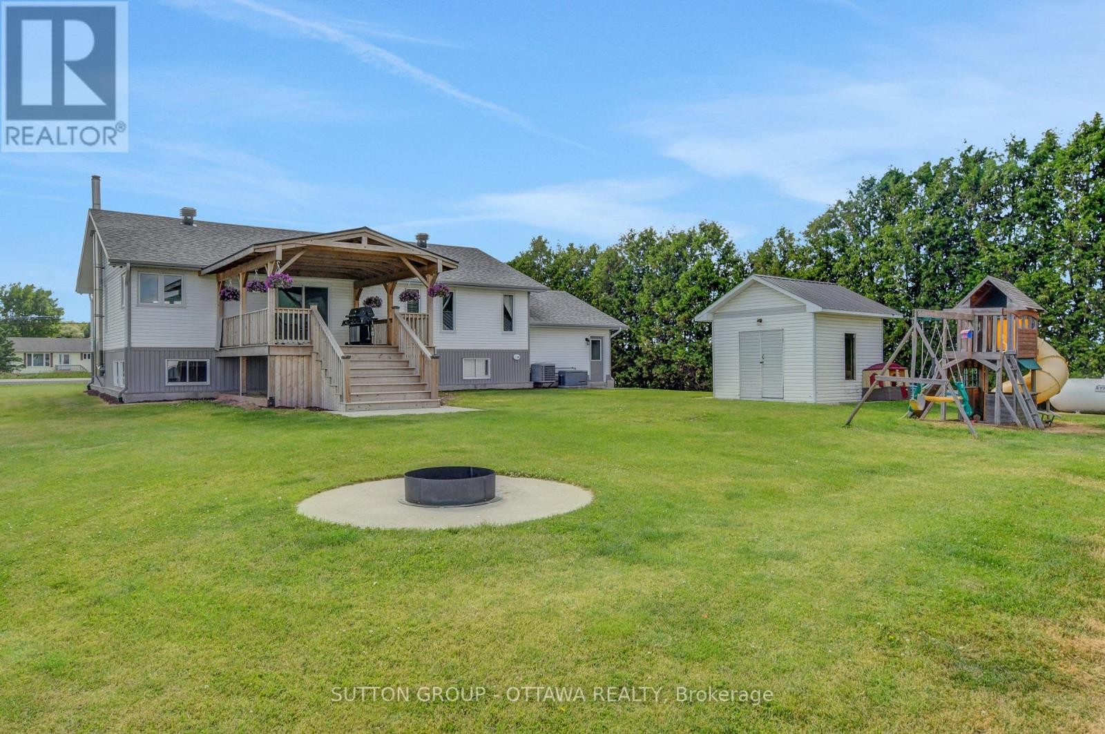 












1887 CHAMPLAIN STREET

,
Clarence-Rockland,




Ontario
K0A1N0

