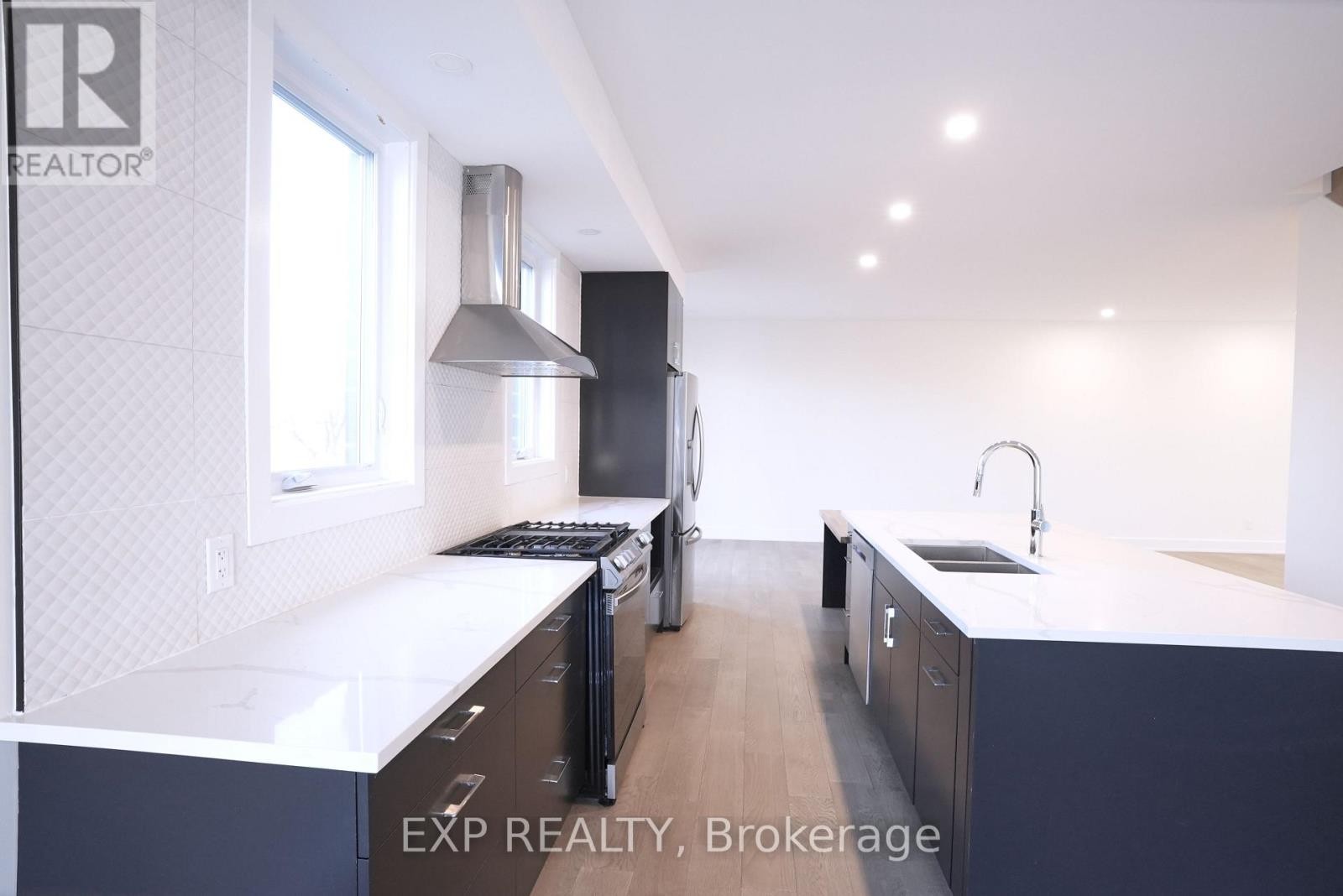 












62 COLUMBUS AVENUE

,
Ottawa,




Ontario
K1K1R3

