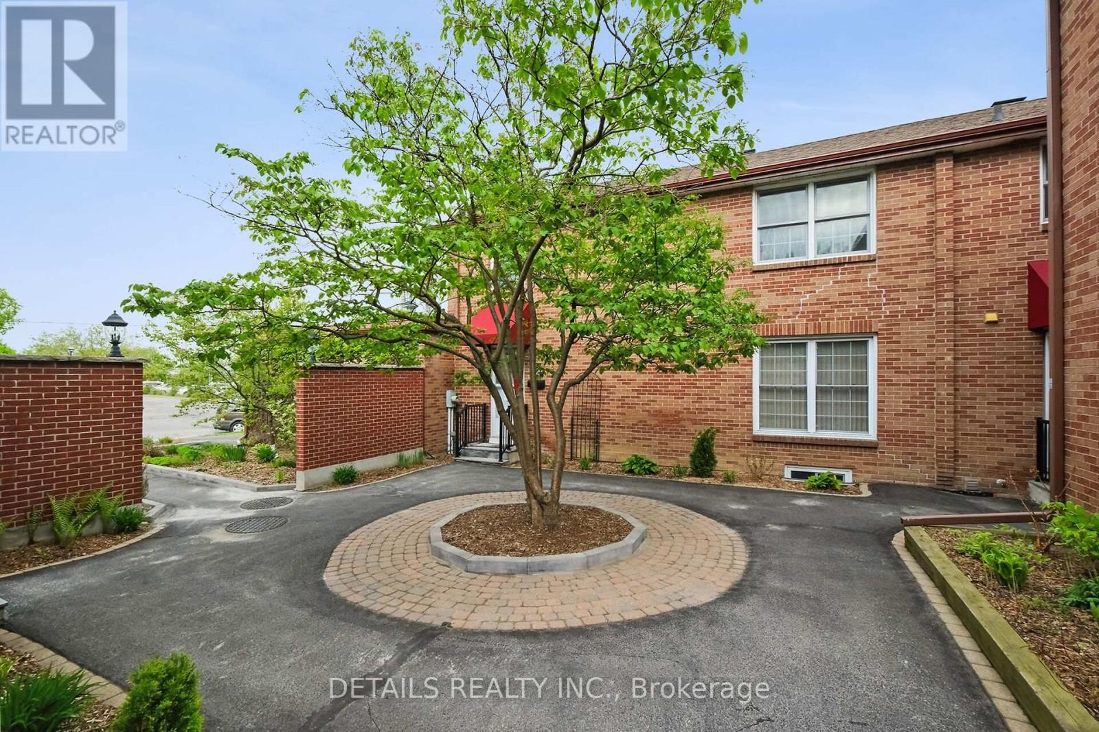 












1904 RUSSELL ROAD

,
Ottawa,




Ontario
K1G1L6

