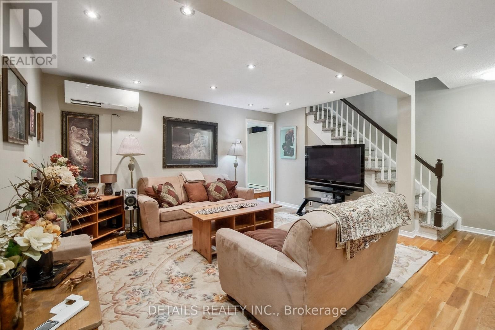 












1904 RUSSELL ROAD

,
Ottawa,




Ontario
K1G1L6

