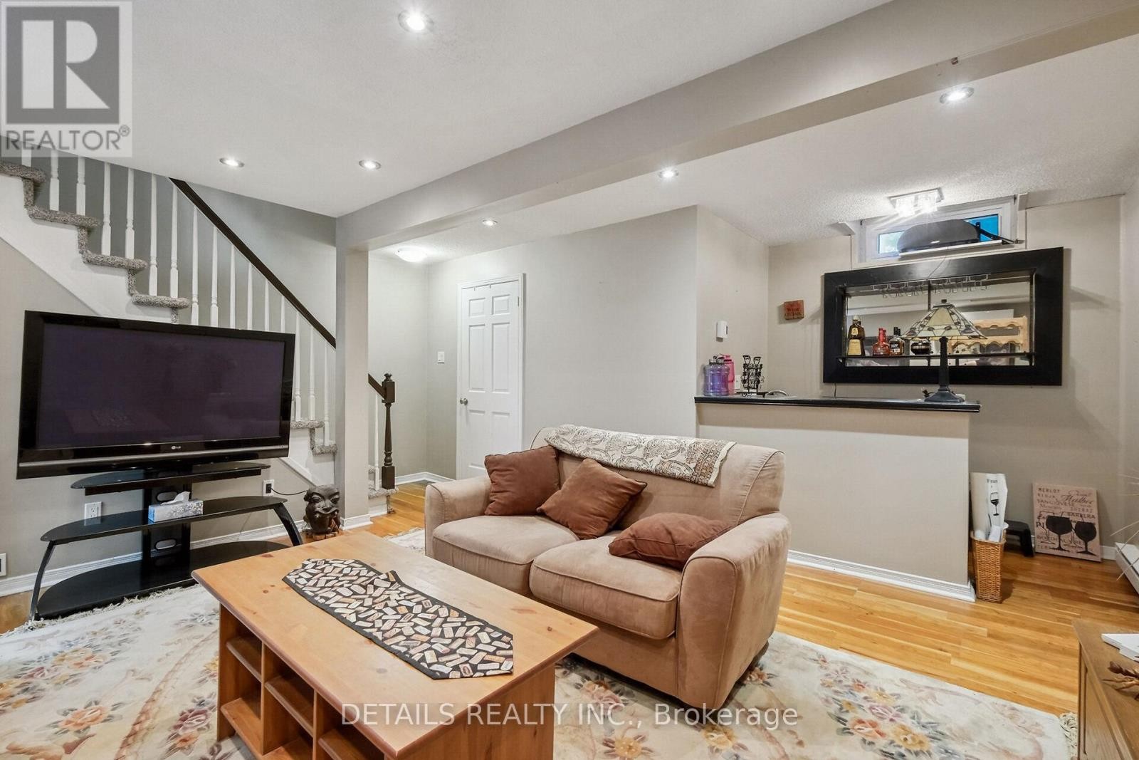 












1904 RUSSELL ROAD

,
Ottawa,




Ontario
K1G1L6

