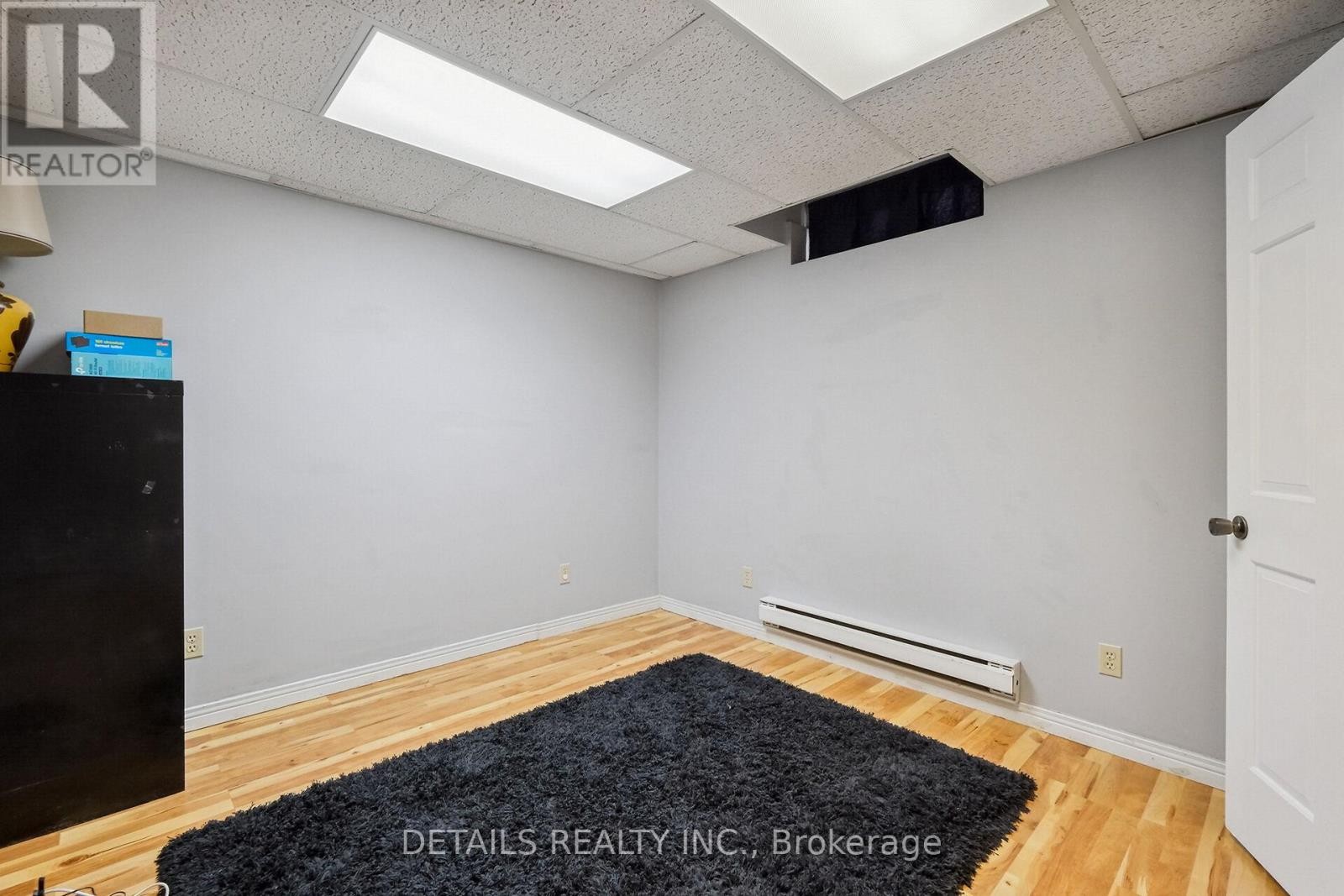 












1904 RUSSELL ROAD

,
Ottawa,




Ontario
K1G1L6

