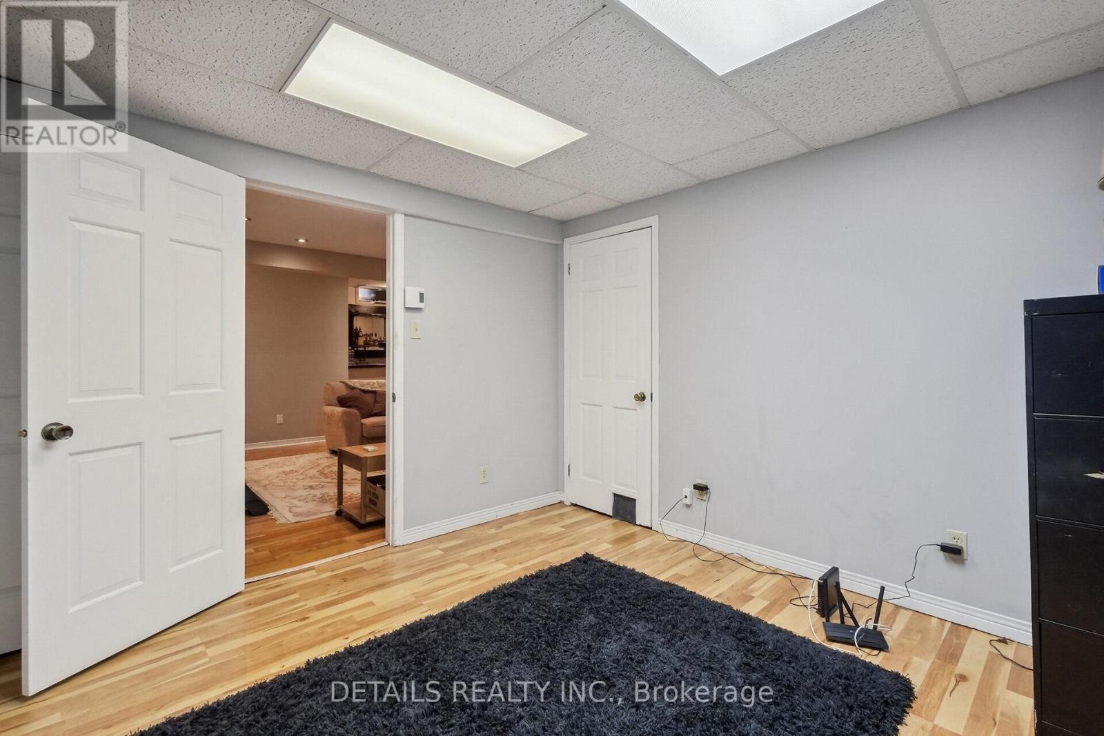 












1904 RUSSELL ROAD

,
Ottawa,




Ontario
K1G1L6

