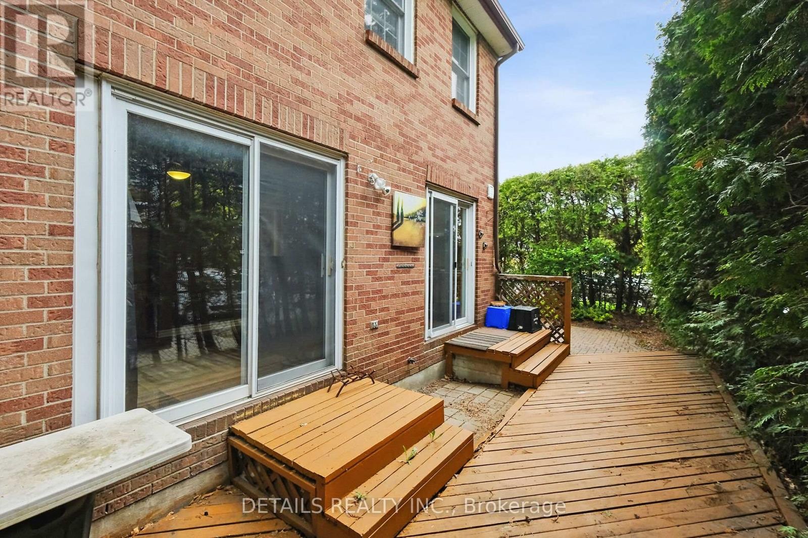 












1904 RUSSELL ROAD

,
Ottawa,




Ontario
K1G1L6

