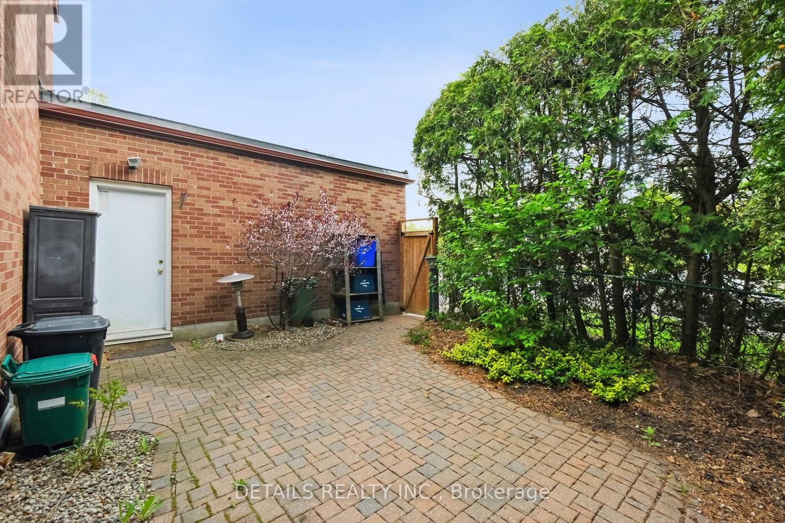 












1904 RUSSELL ROAD

,
Ottawa,




Ontario
K1G1L6

