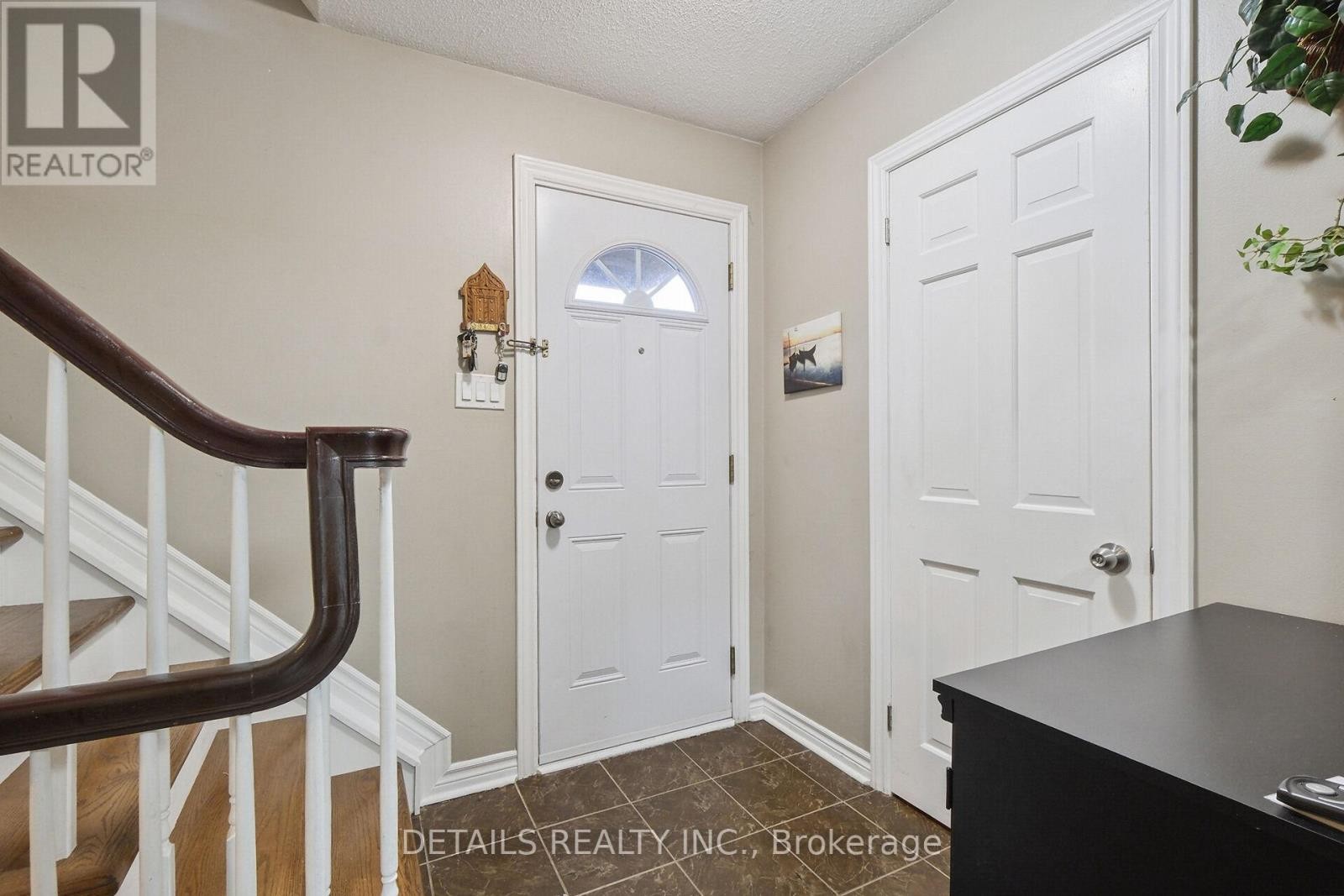 












1904 RUSSELL ROAD

,
Ottawa,




Ontario
K1G1L6

