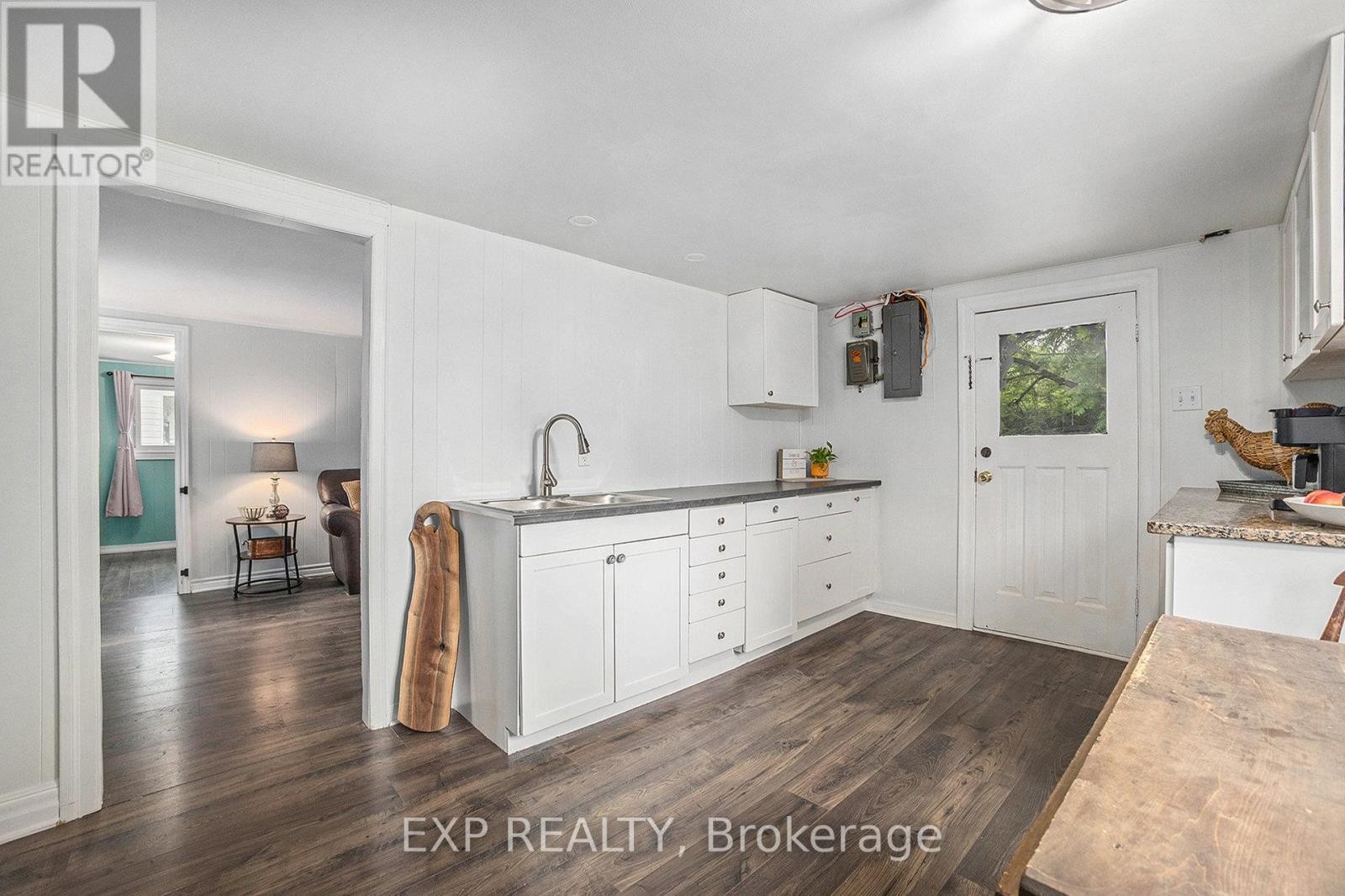 












85 MOORE STREET

,
McNab/Braeside,




Ontario
K7S1G3

