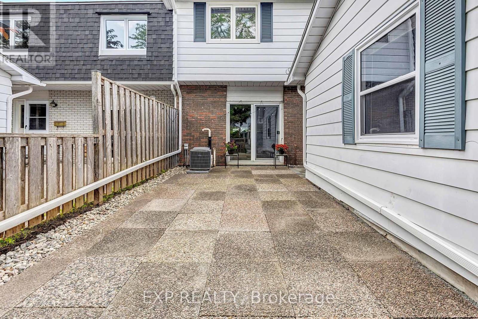 












68 RAMSGATE PRIVATE

,
Ottawa,




Ontario
K1V8M4

