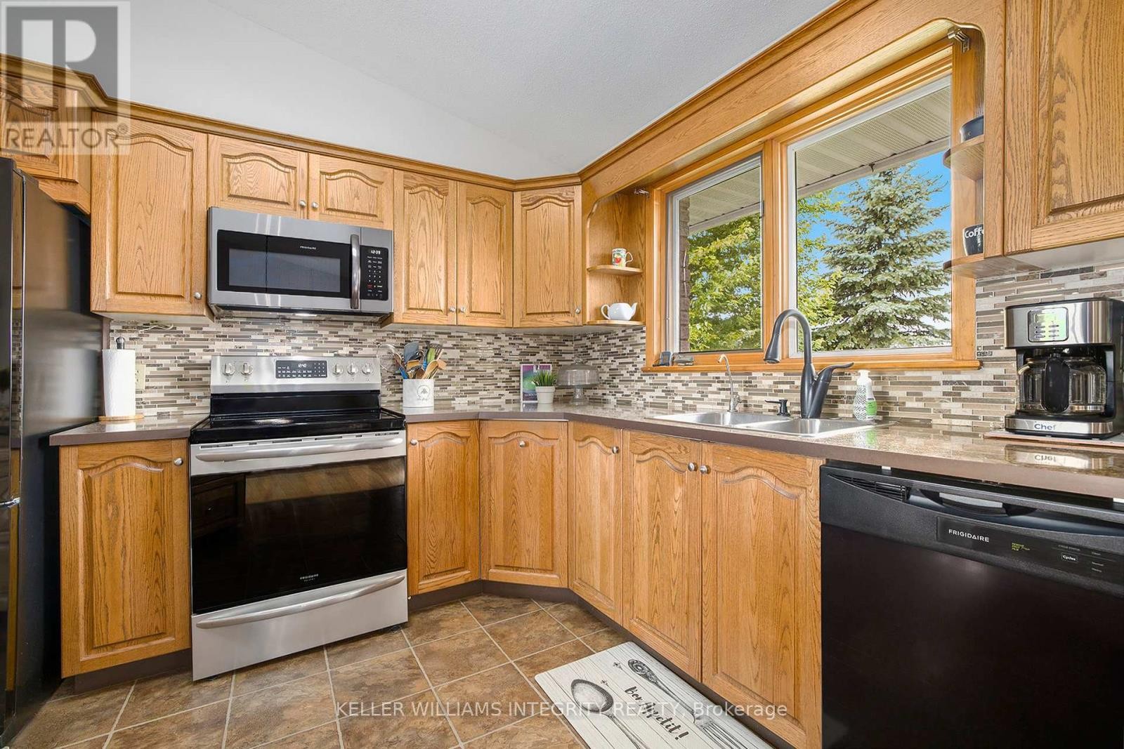 












4045 HIGHWAY 17

,
Arnprior,




Ontario
K7S3G7

