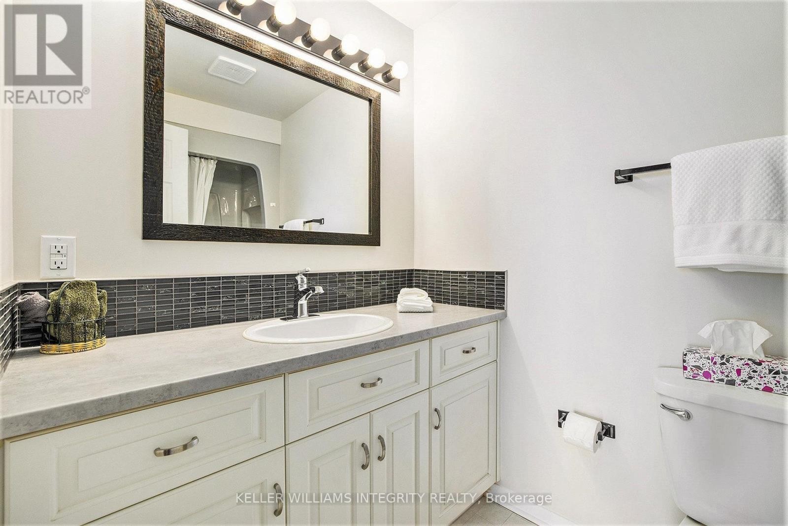 












4045 HIGHWAY 17

,
Arnprior,




Ontario
K7S3G7

