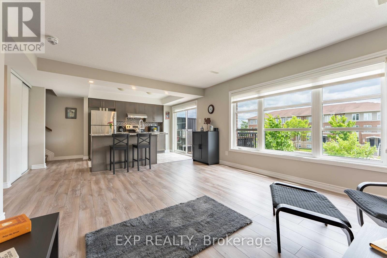 












735 CHAPMAN MILLS DRIVE

,
Ottawa,




Ontario
K2J5X2

