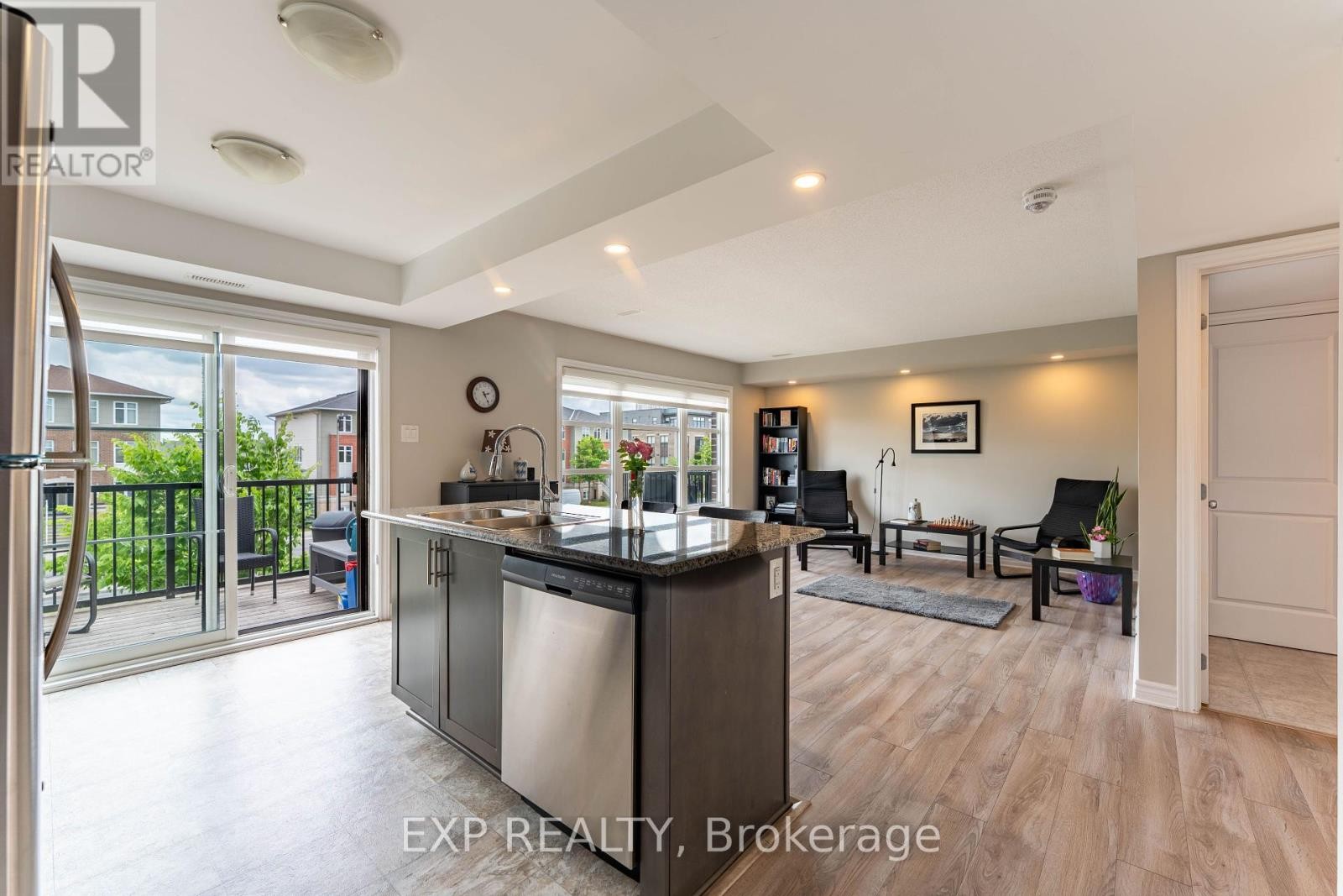 












735 CHAPMAN MILLS DRIVE

,
Ottawa,




Ontario
K2J5X2

